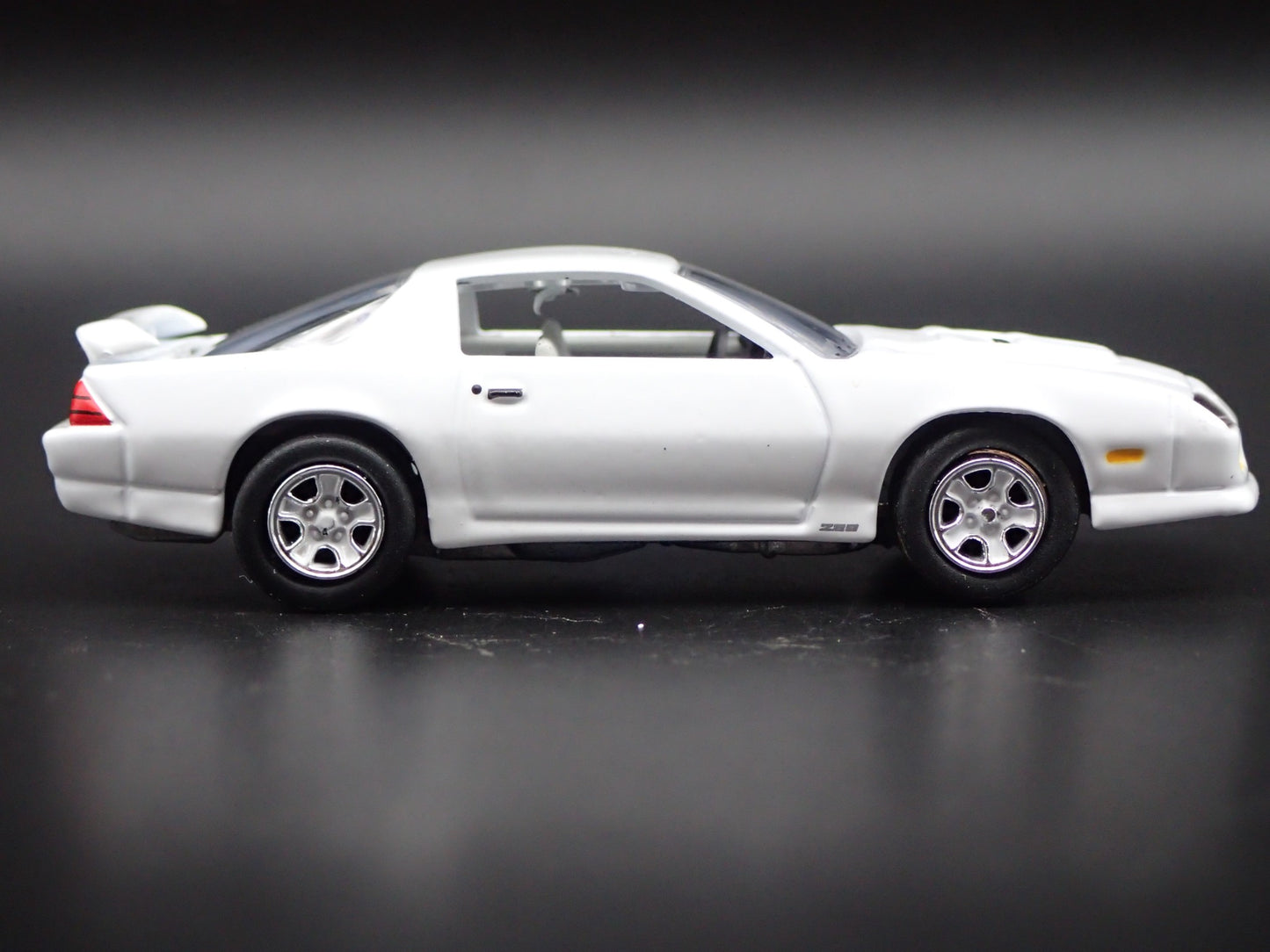1991 91 CHEVY CHEVROLET CAMARO Z28 1LE RARE 1:64 SCALE DIORAMA DIECAST MODEL CAR