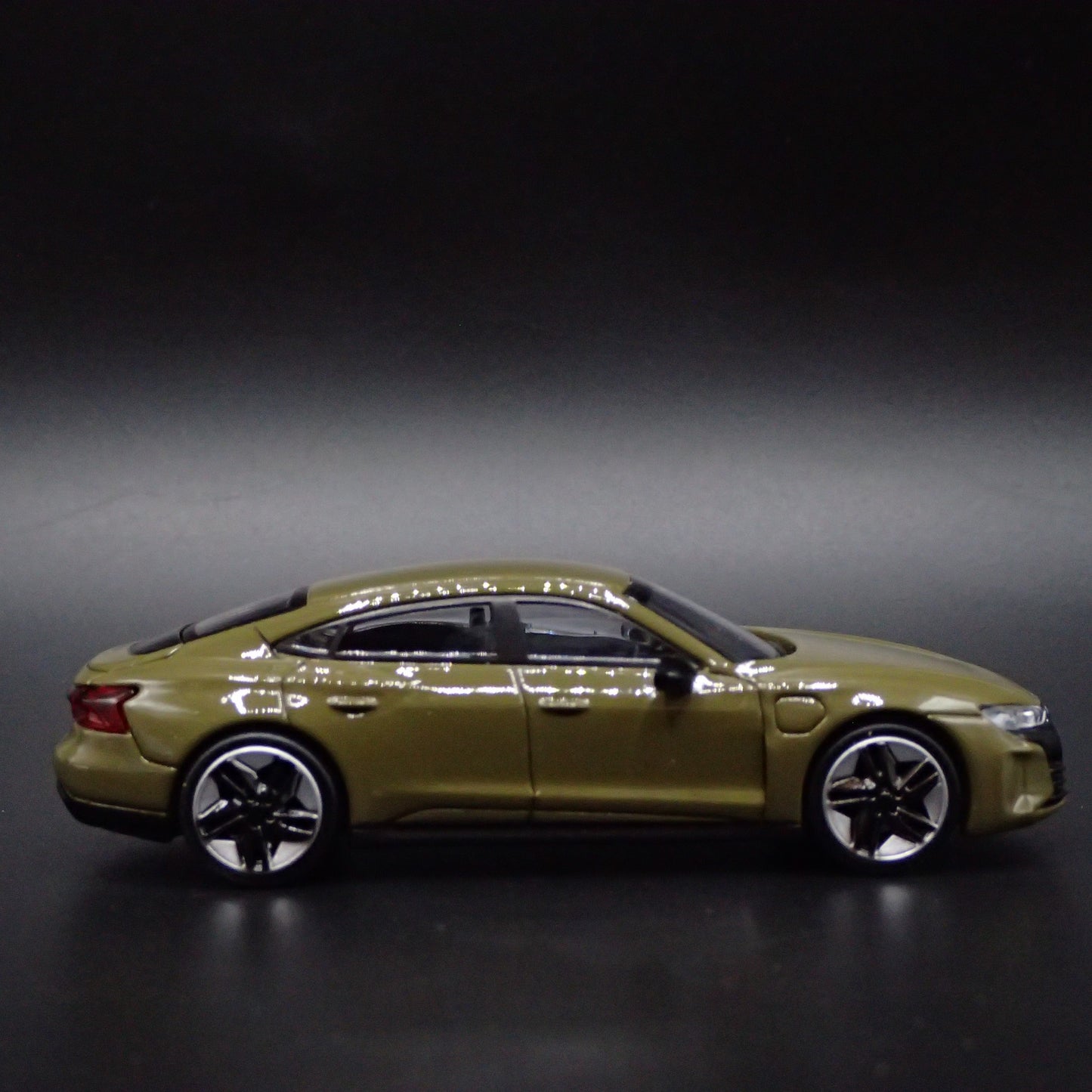 2020-2025 AUDI RS E TRON ETRON GT 1:64 SCALE COLLECTIBLE DIECAST MODEL CAR