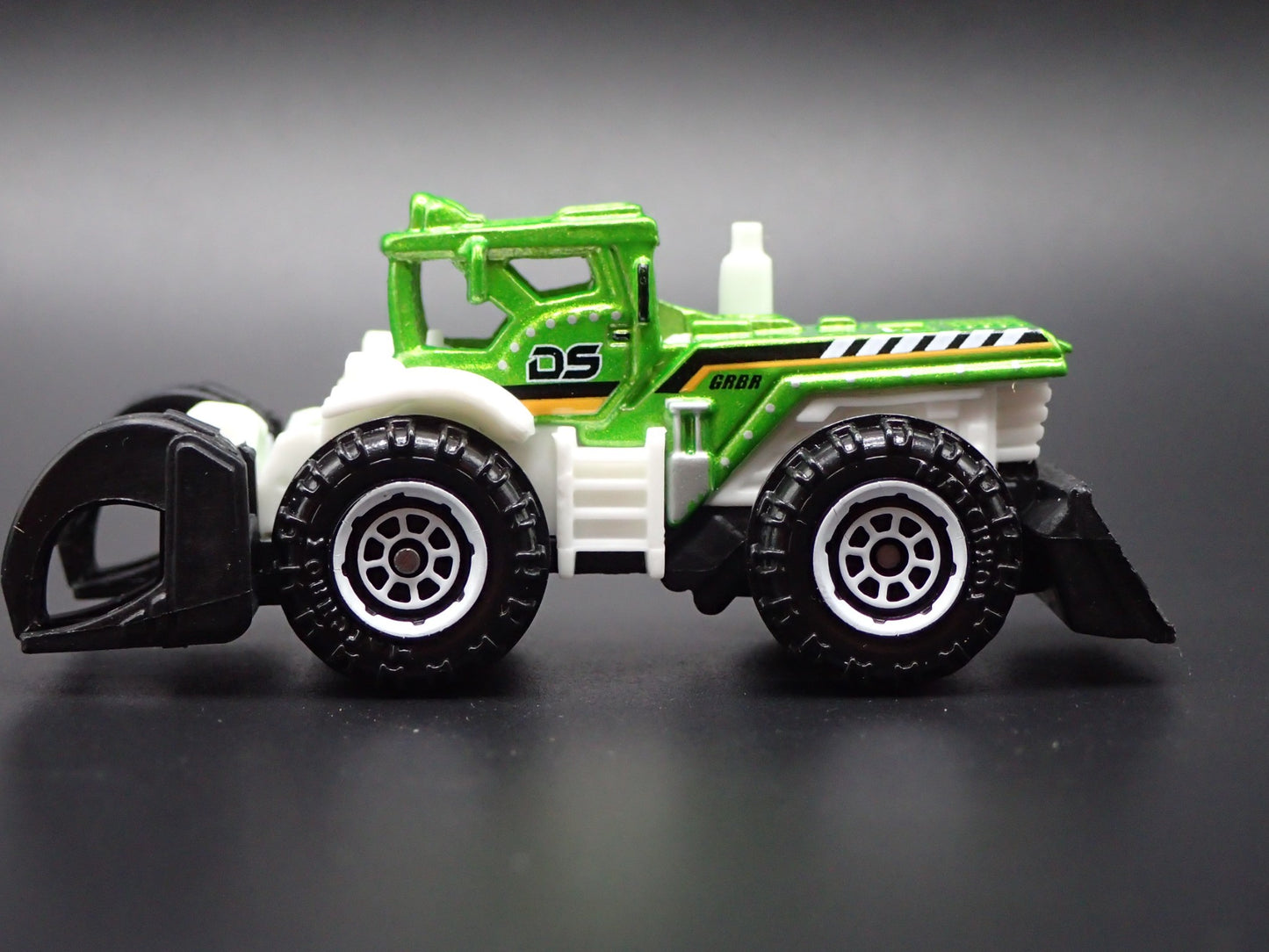 TREE GRABBER TRUCK TRANSPLANTER CONSTRUCTION GREEN 1:64 SCALE DIECAST MODEL CAR