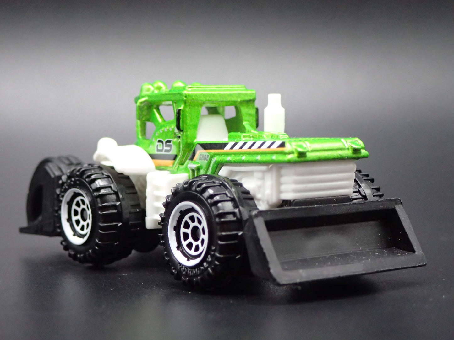 TREE GRABBER TRUCK TRANSPLANTER CONSTRUCTION GREEN 1:64 SCALE DIECAST MODEL CAR