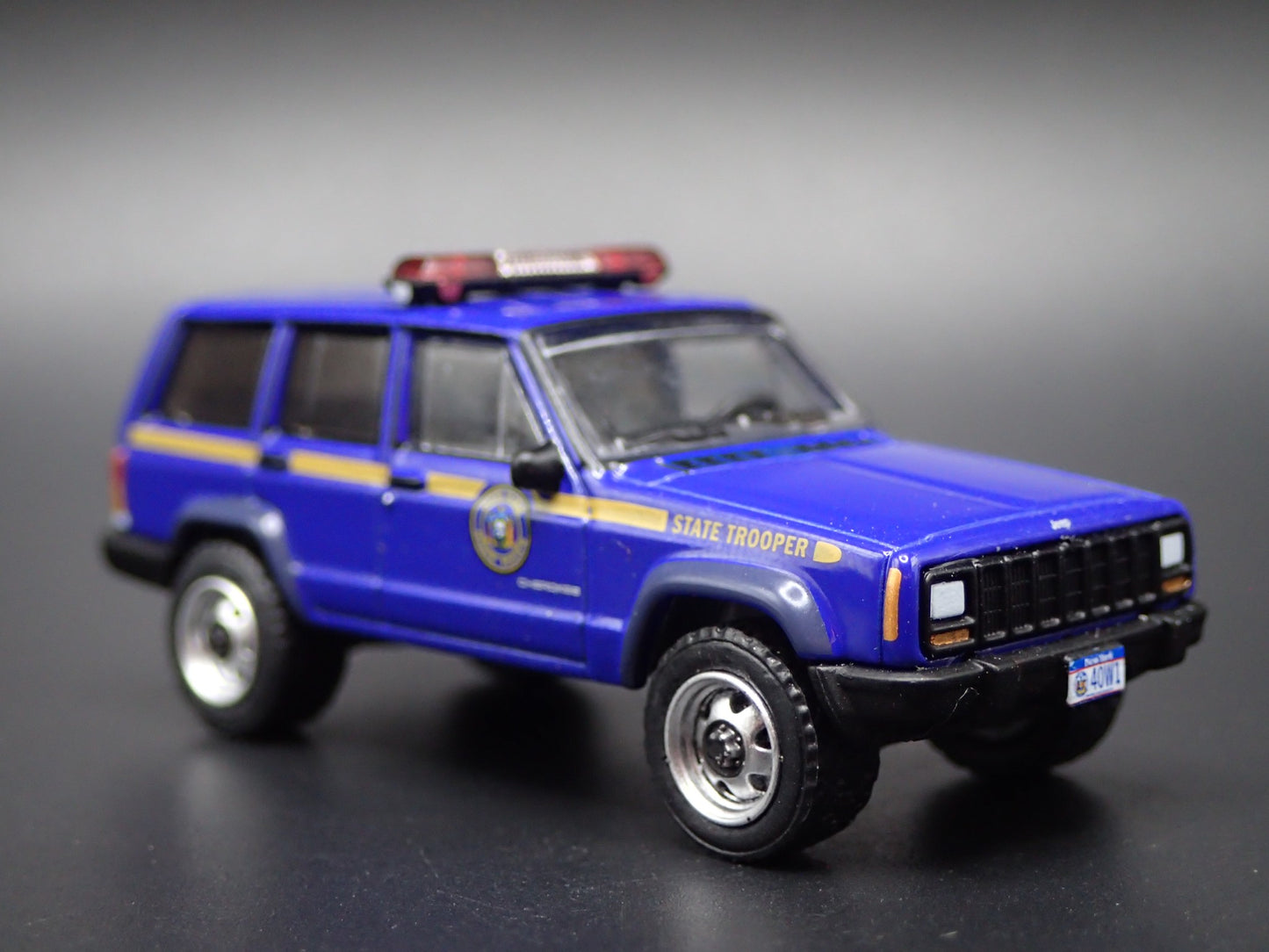 JEEP CHEROKEE XJ SPORT 4 DOOR NEW YORK STATE TROOPER 1:64 DIECAST MODEL CAR