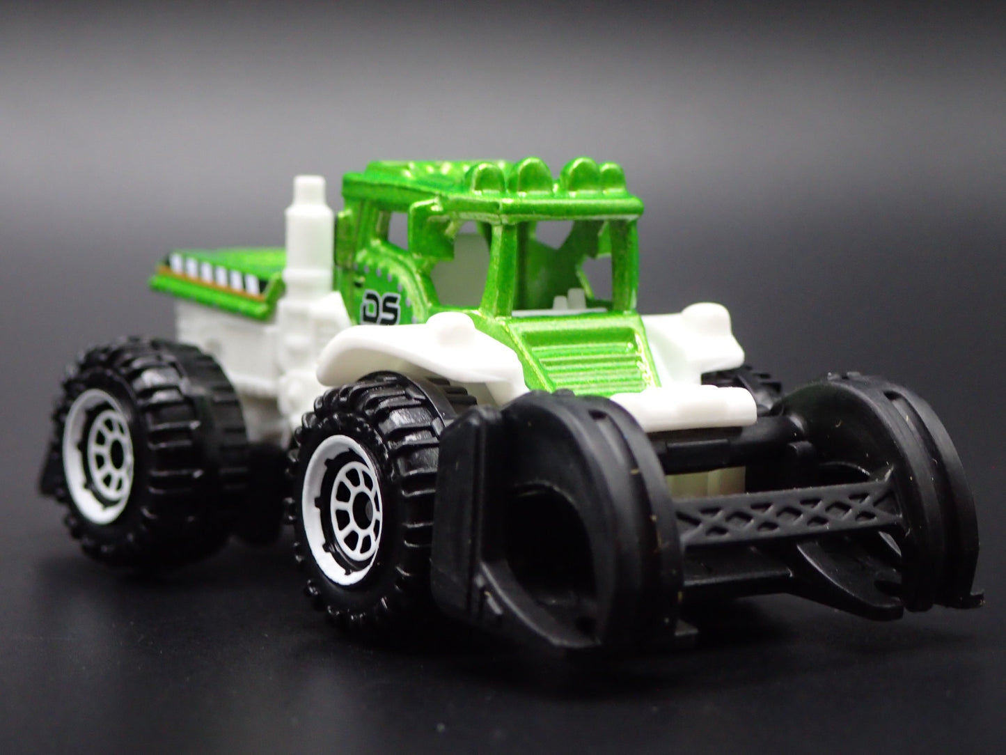 TREE GRABBER TRUCK TRANSPLANTER CONSTRUCTION GREEN 1:64 SCALE DIECAST MODEL CAR