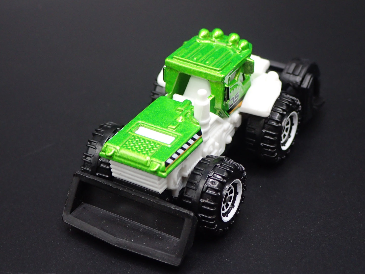 TREE GRABBER TRUCK TRANSPLANTER CONSTRUCTION GREEN 1:64 SCALE DIECAST MODEL CAR