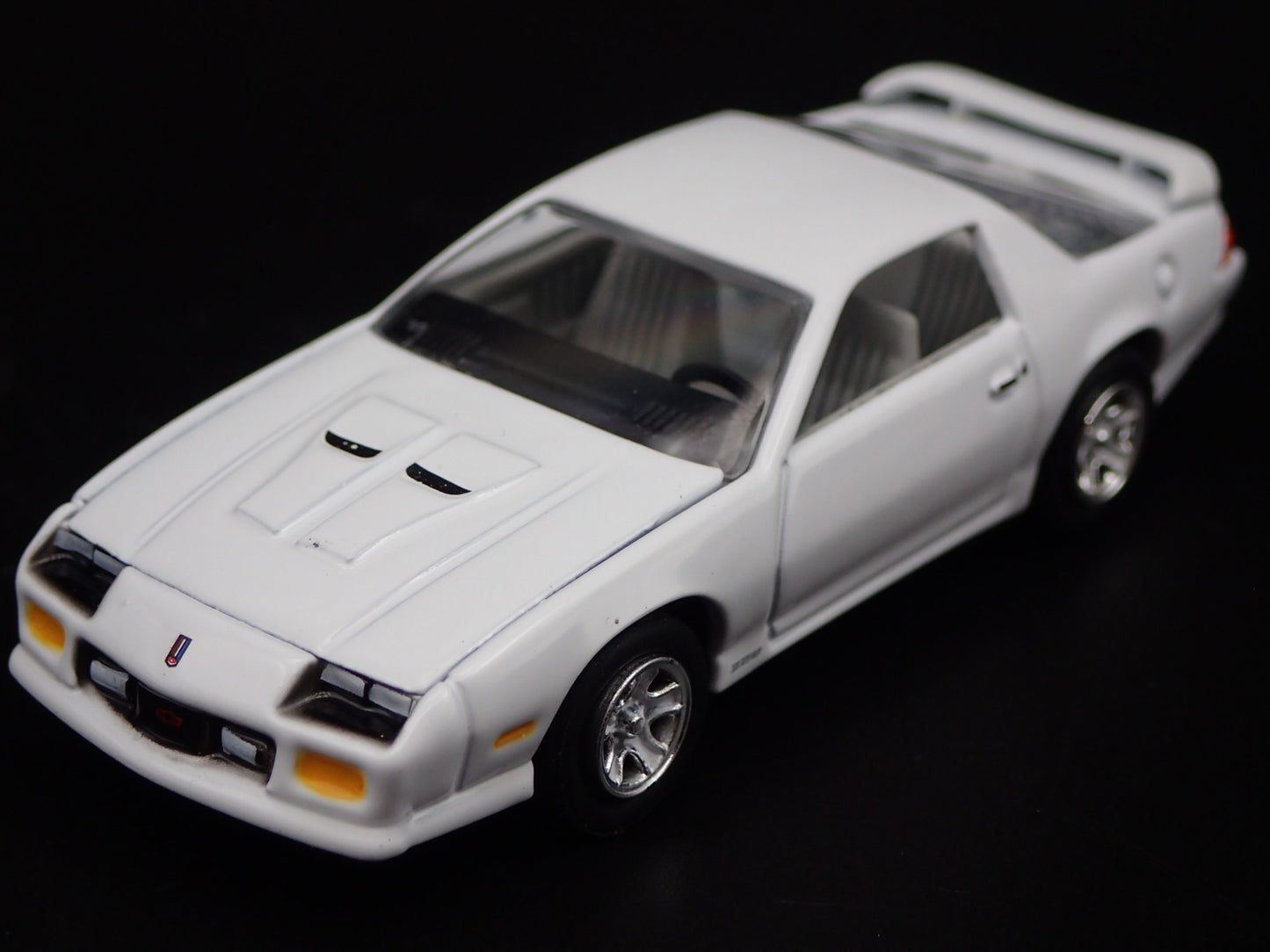 1991 91 CHEVY CHEVROLET CAMARO Z28 1LE RARE 1:64 SCALE DIORAMA DIECAST MODEL CAR