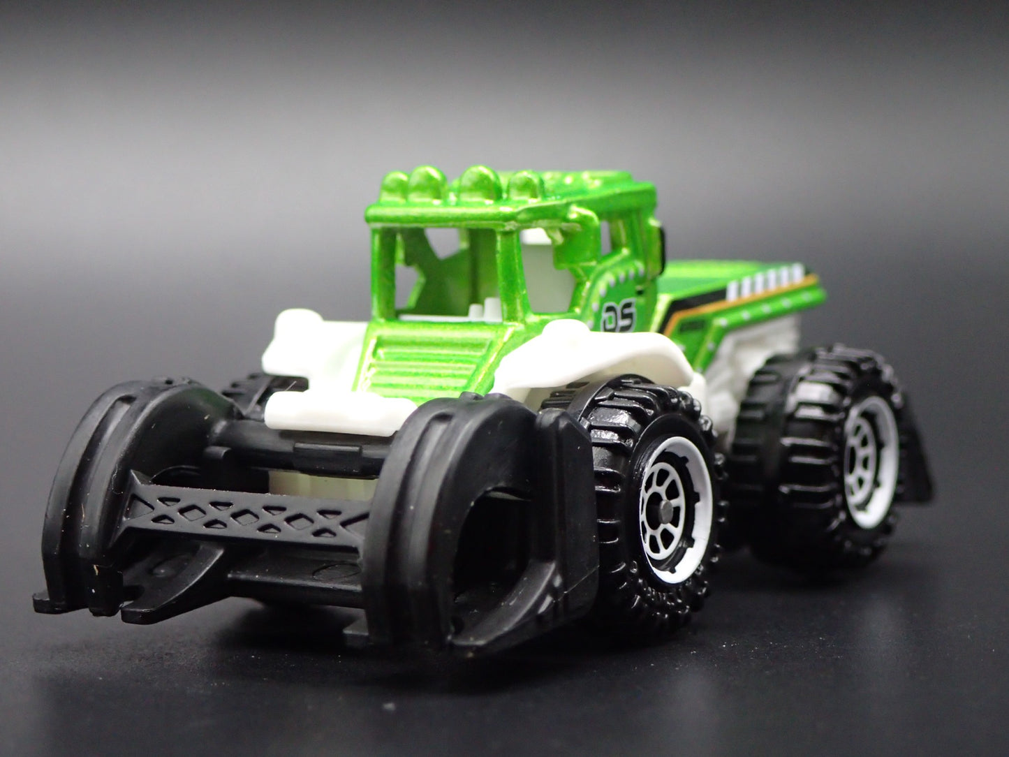 TREE GRABBER TRUCK TRANSPLANTER CONSTRUCTION GREEN 1:64 SCALE DIECAST MODEL CAR