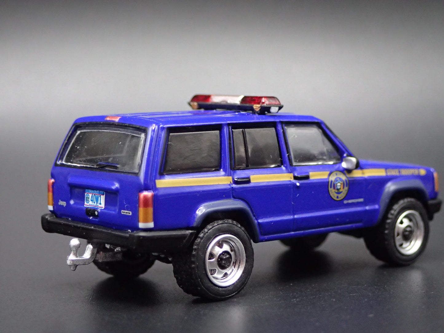 JEEP CHEROKEE XJ SPORT 4 DOOR NEW YORK STATE TROOPER 1:64 DIECAST MODEL CAR