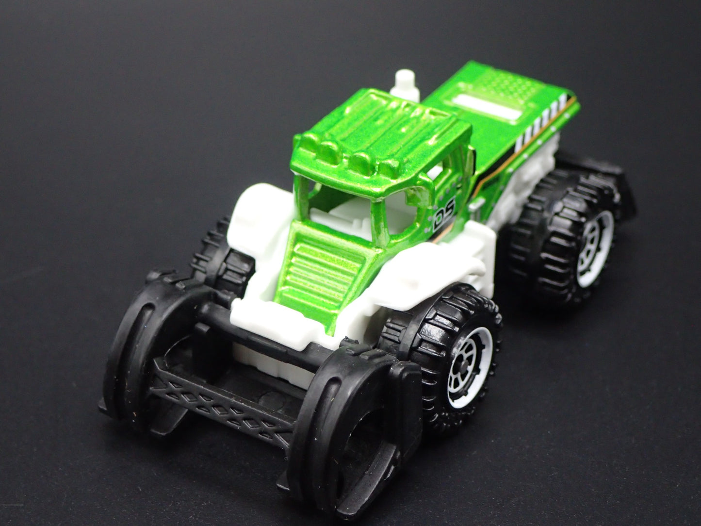 TREE GRABBER TRUCK TRANSPLANTER CONSTRUCTION GREEN 1:64 SCALE DIECAST MODEL CAR