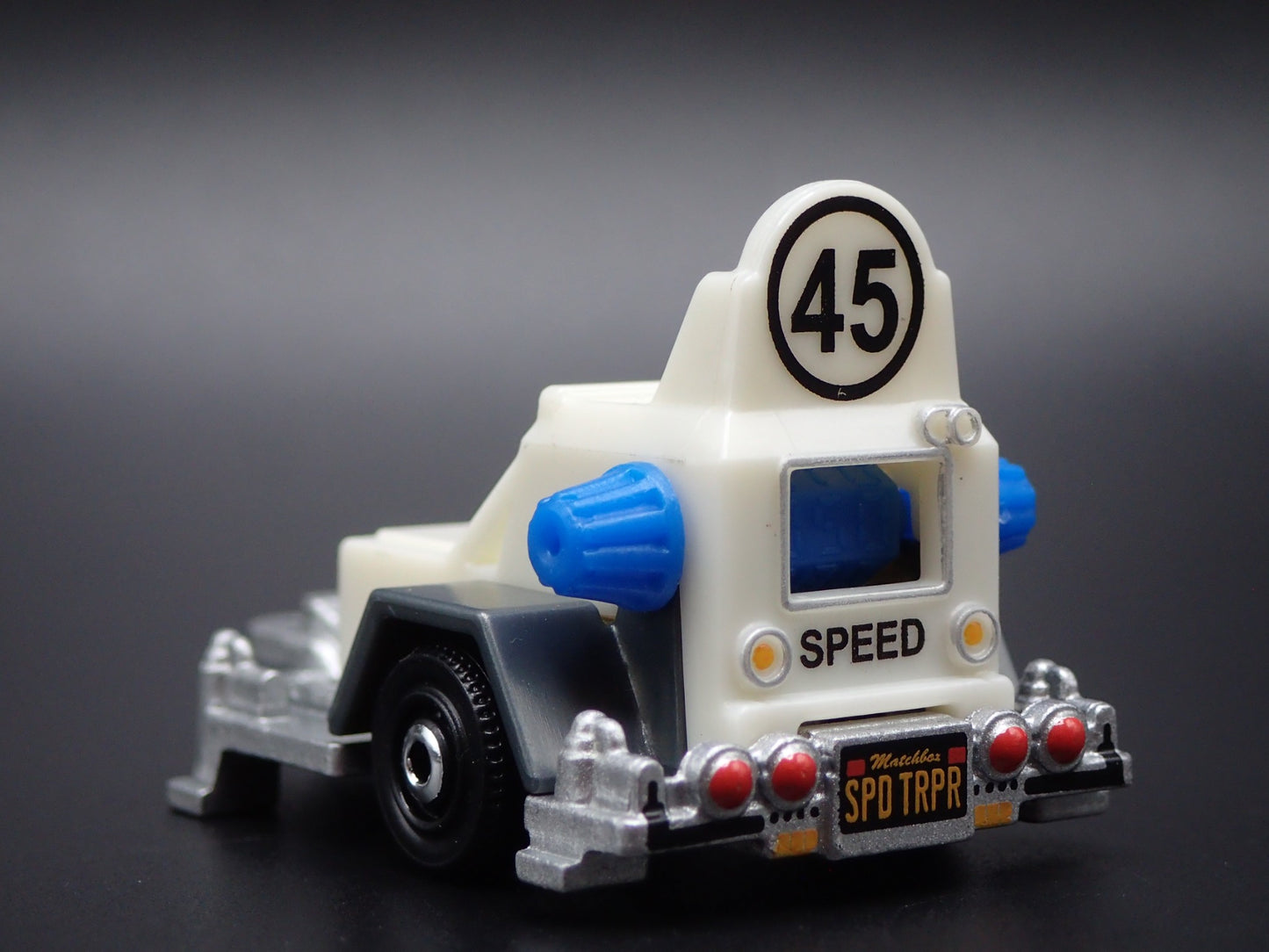 POLICE ZONE SPEED LIMIT SIGN HITCH WHITE 1:64 MB SCALE DIORAMA DIECAST MODEL CAR