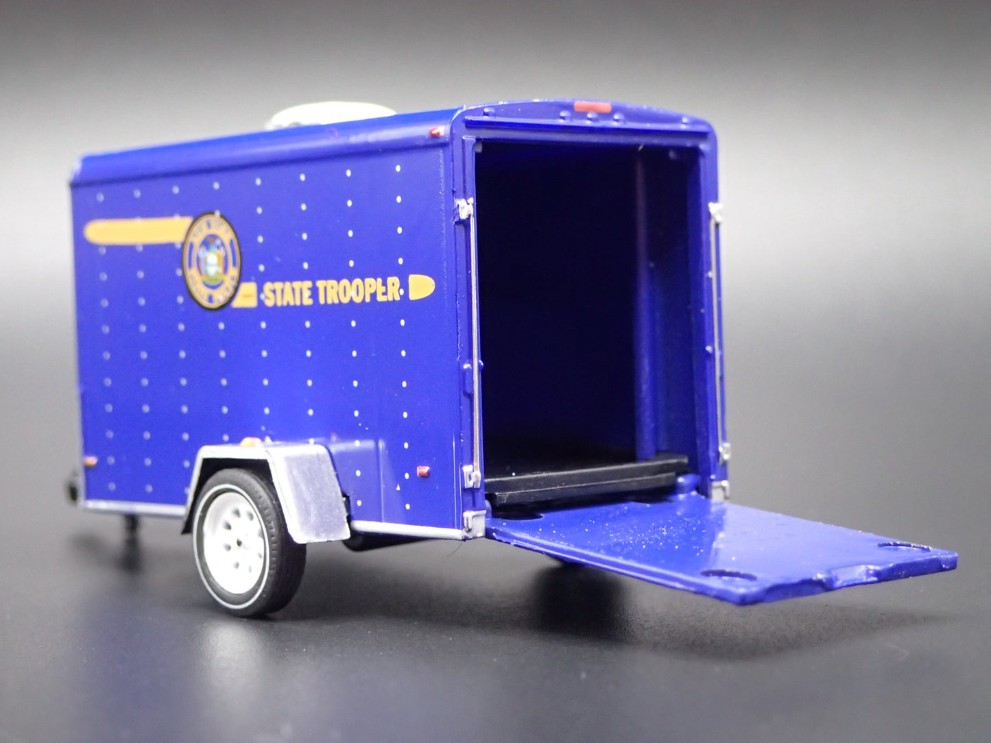 NEW YORK STATE TROOPER POLICE SMALL CARGO TRAILER 1:64 SCALE DIORAMA MODEL CAR