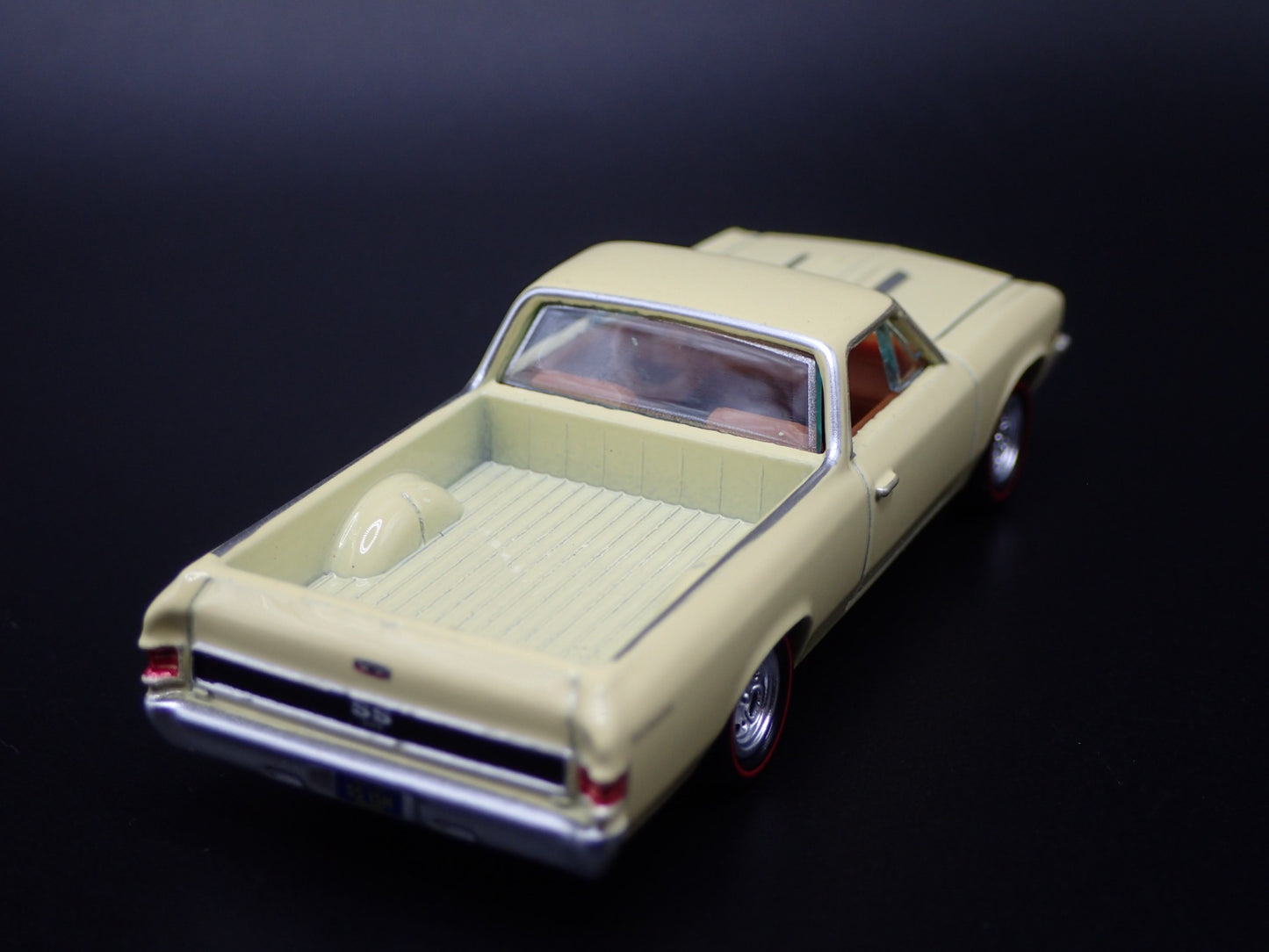 1967 67 CHEVY CHEVROLET EL CAMINO SS YELLOW 1:64 SCALE DIORAMA DIECAST MODEL CAR
