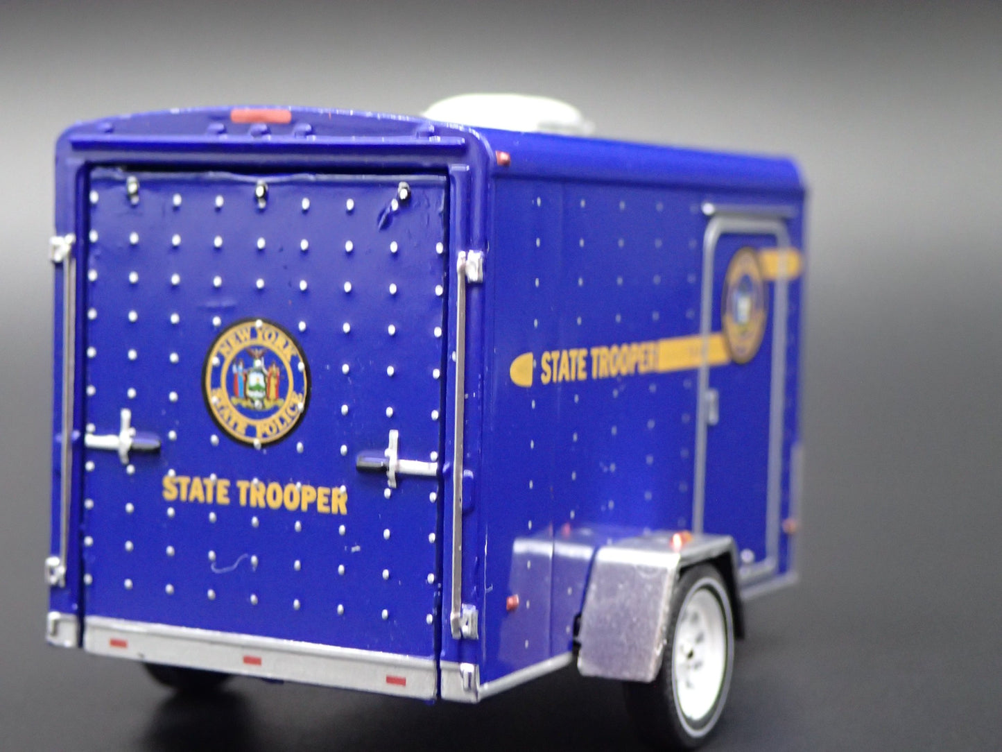 NEW YORK STATE TROOPER POLICE SMALL CARGO TRAILER 1:64 SCALE DIORAMA MODEL CAR