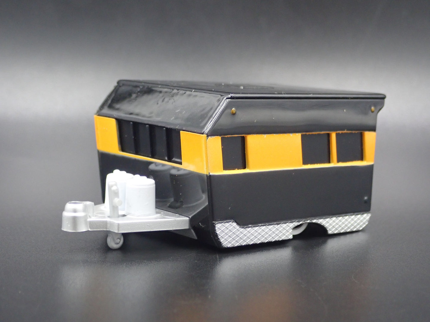 VINTAGE ALAMEDA TRAVEL TRAILER W/ HITCH RARE 1:64 SCALE COLLECTIBLE MODEL CAMPER