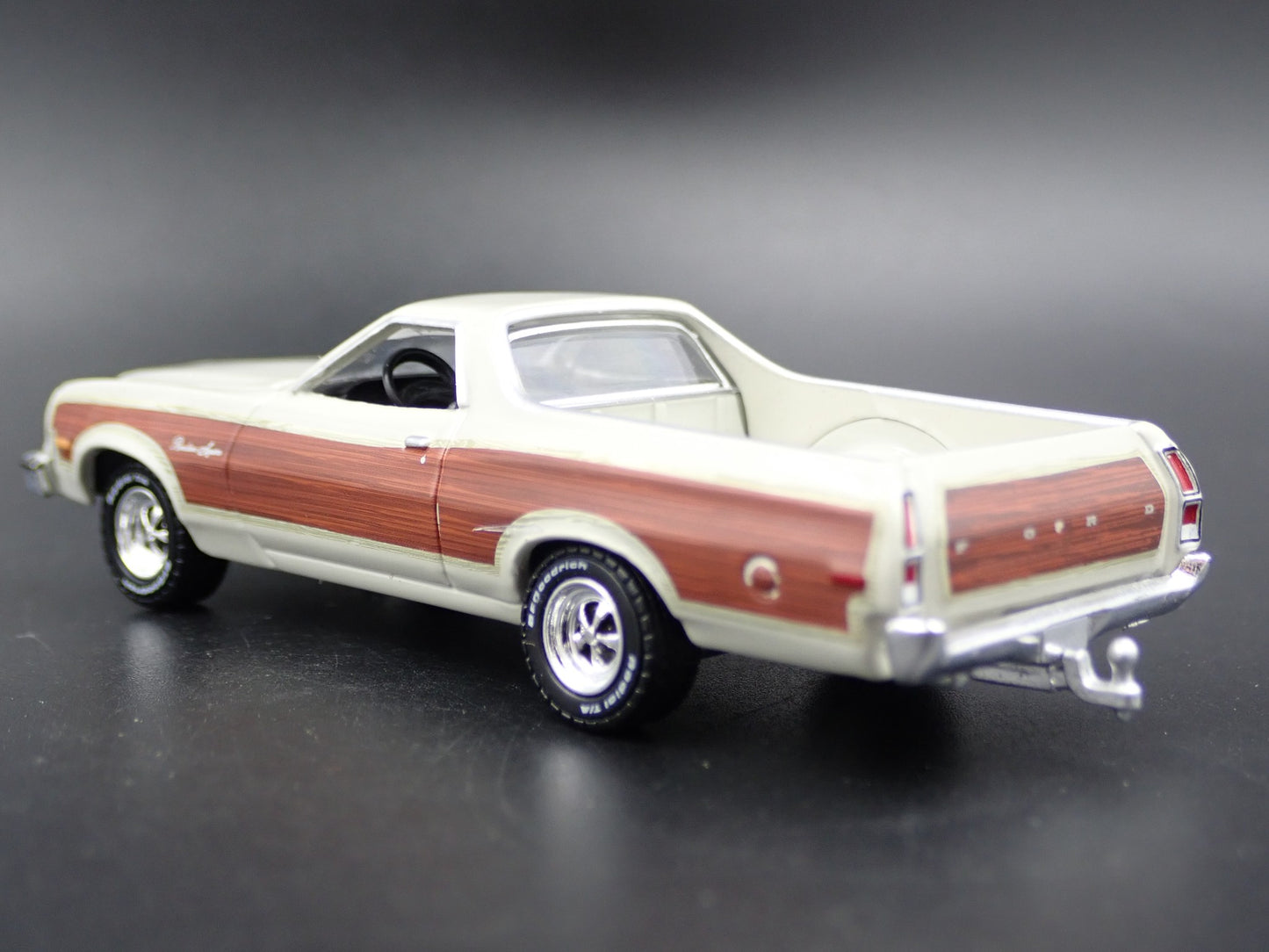 1973 73 FORD RANCHERO SQUIRE PICKUP TRUCK W/ HITCH 1:64 SCALE DIECAST MODEL CAR