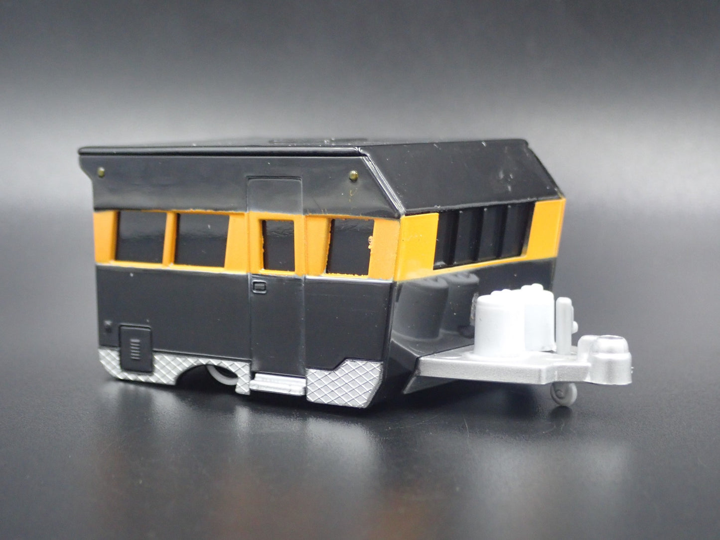 VINTAGE ALAMEDA TRAVEL TRAILER W/ HITCH RARE 1:64 SCALE COLLECTIBLE MODEL CAMPER