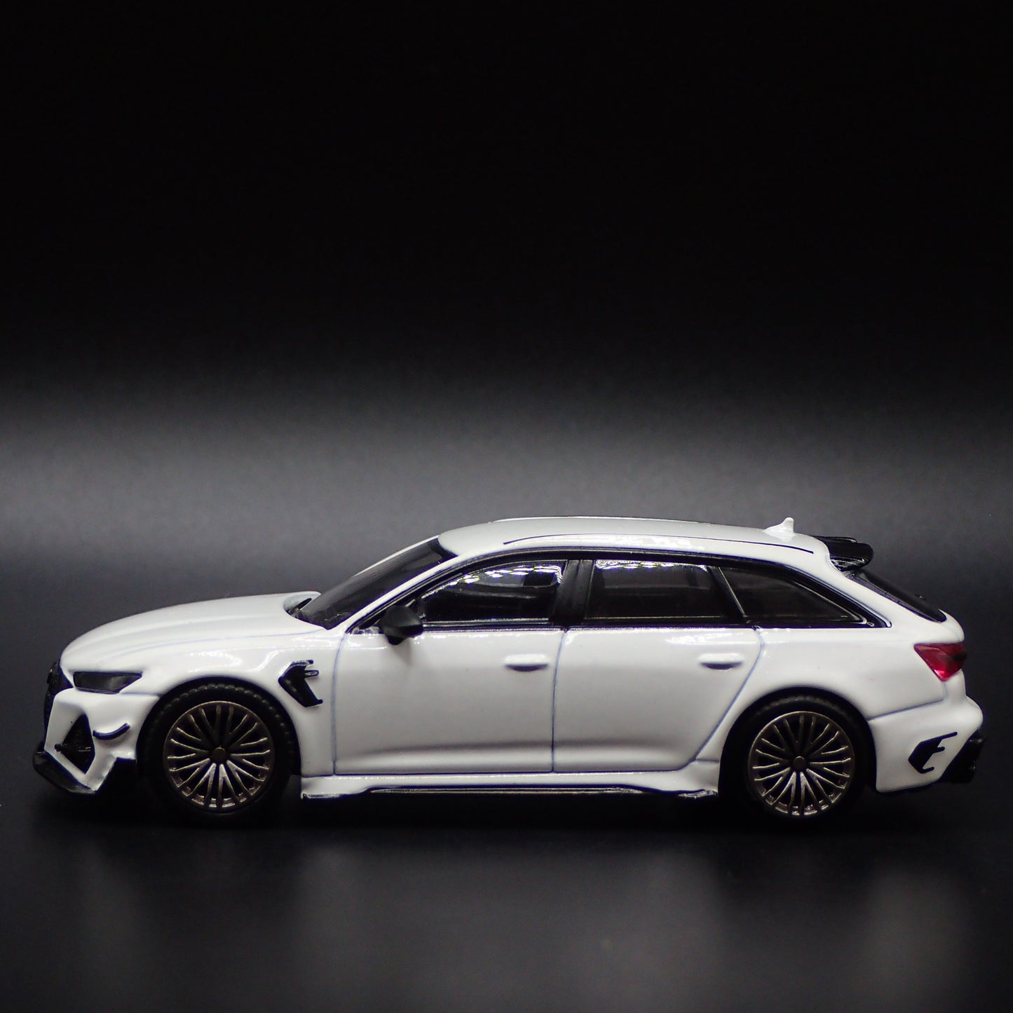 2019-2024 AUDI AVANT RS6-R STATION WAGON 1/64 SCALE DIORAMA DIECAST MODEL CAR