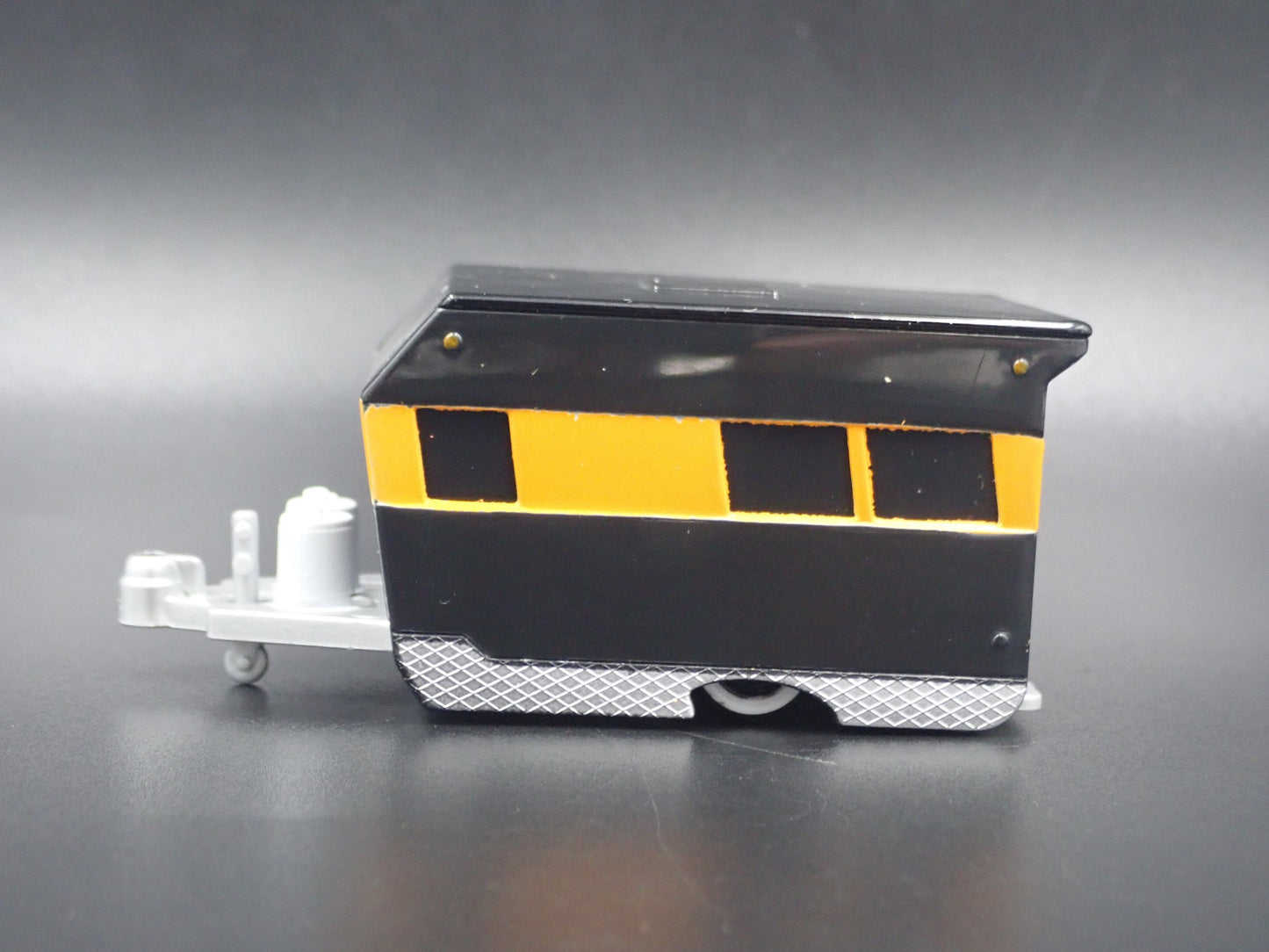 VINTAGE ALAMEDA TRAVEL TRAILER W/ HITCH RARE 1:64 SCALE COLLECTIBLE MODEL CAMPER