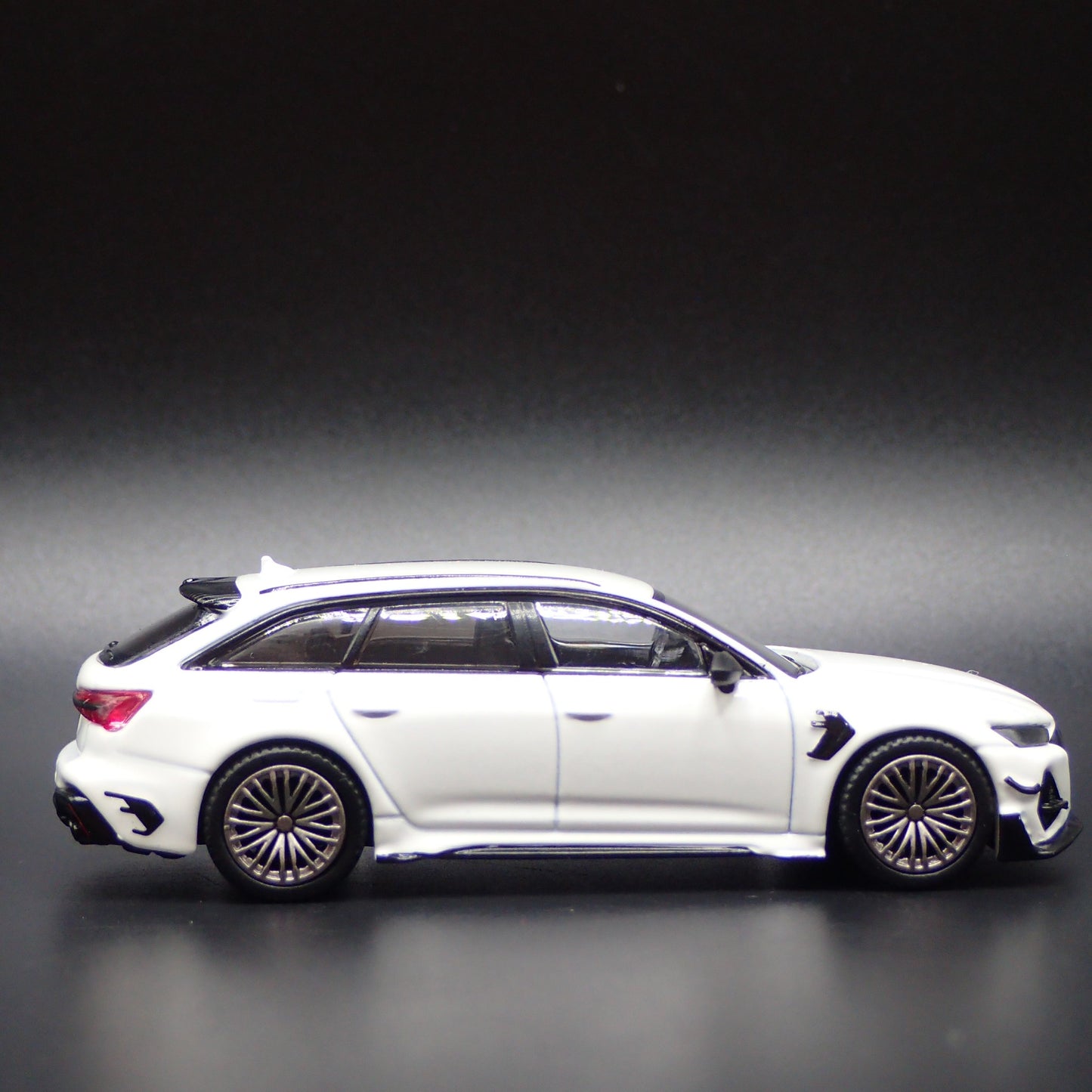 2019-2024 AUDI AVANT RS6-R STATION WAGON 1/64 SCALE DIORAMA DIECAST MODEL CAR