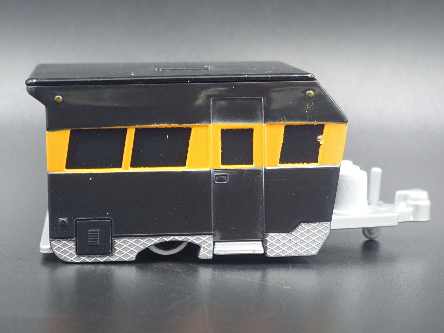 VINTAGE ALAMEDA TRAVEL TRAILER W/ HITCH RARE 1:64 SCALE COLLECTIBLE MODEL CAMPER