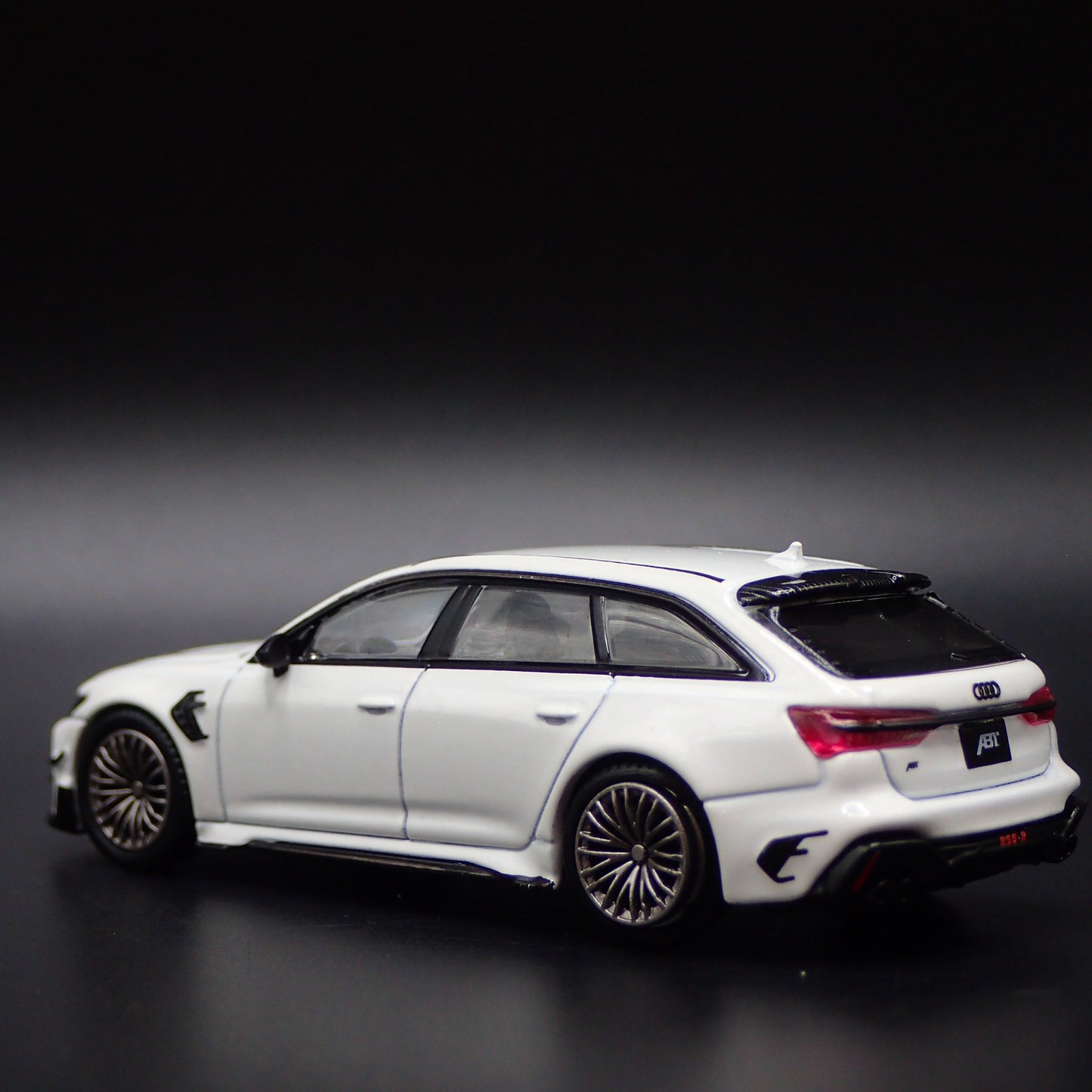 2019-2024 AUDI AVANT RS6-R STATION WAGON 1/64 SCALE DIORAMA DIECAST MODEL CAR