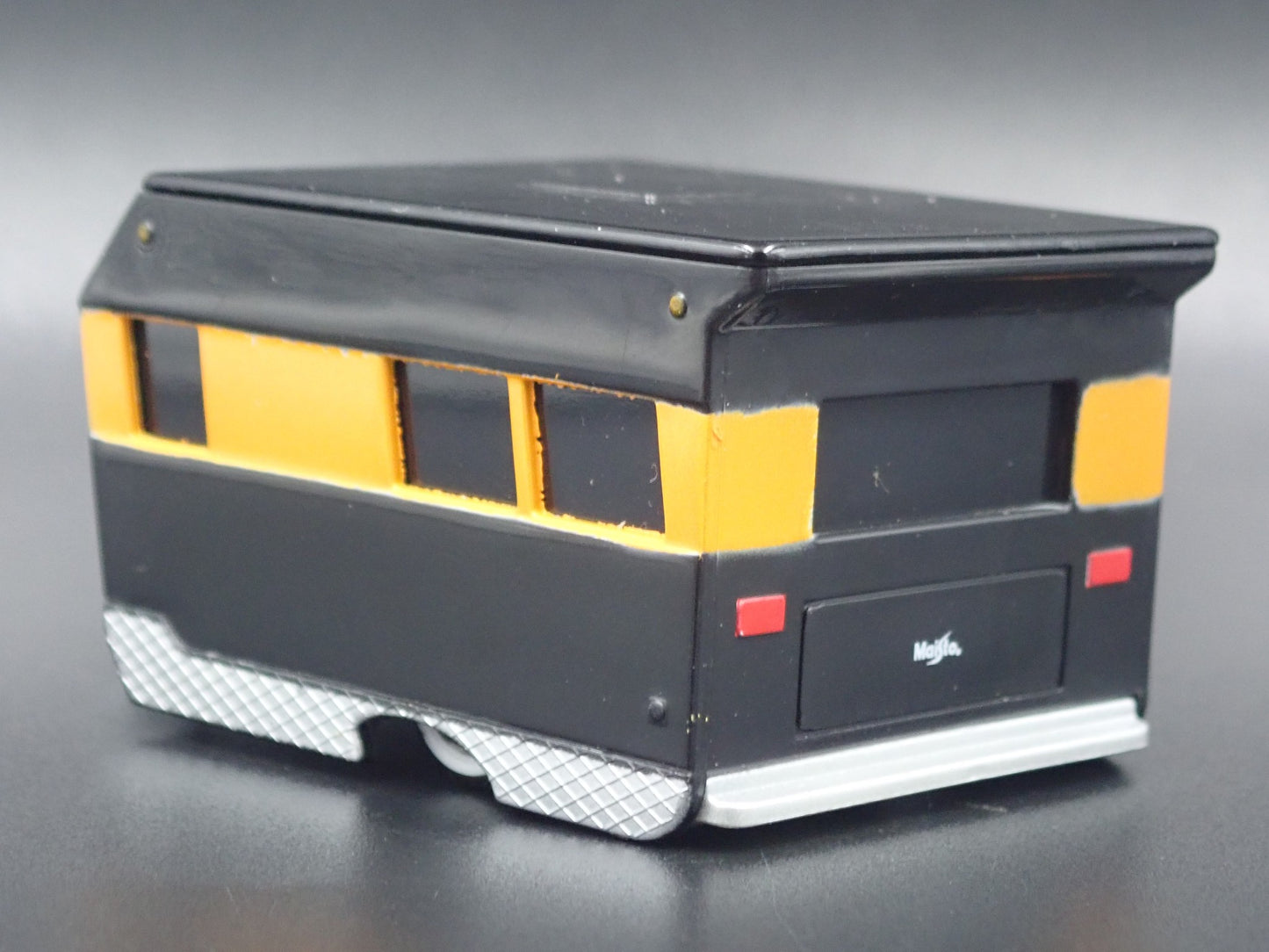 VINTAGE ALAMEDA TRAVEL TRAILER W/ HITCH RARE 1:64 SCALE COLLECTIBLE MODEL CAMPER