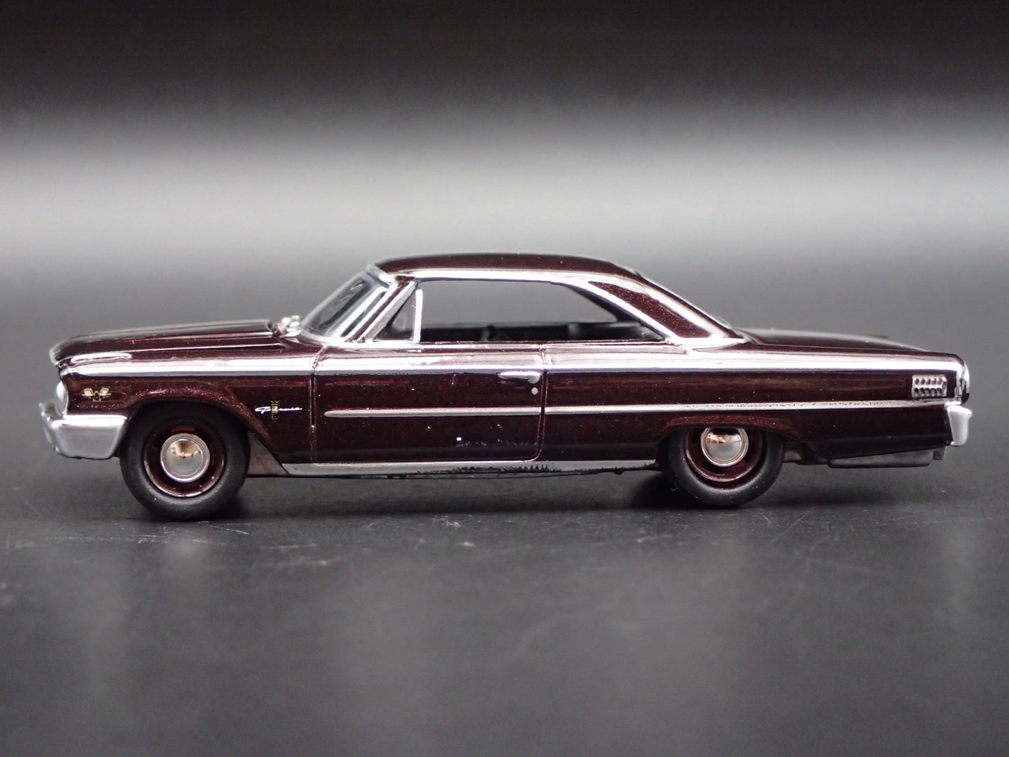1963 63 FORD GALAXIE 500 RARE 1/64 SCALE COLLECTIBLE DIORAMA DIECAST MODEL CAR