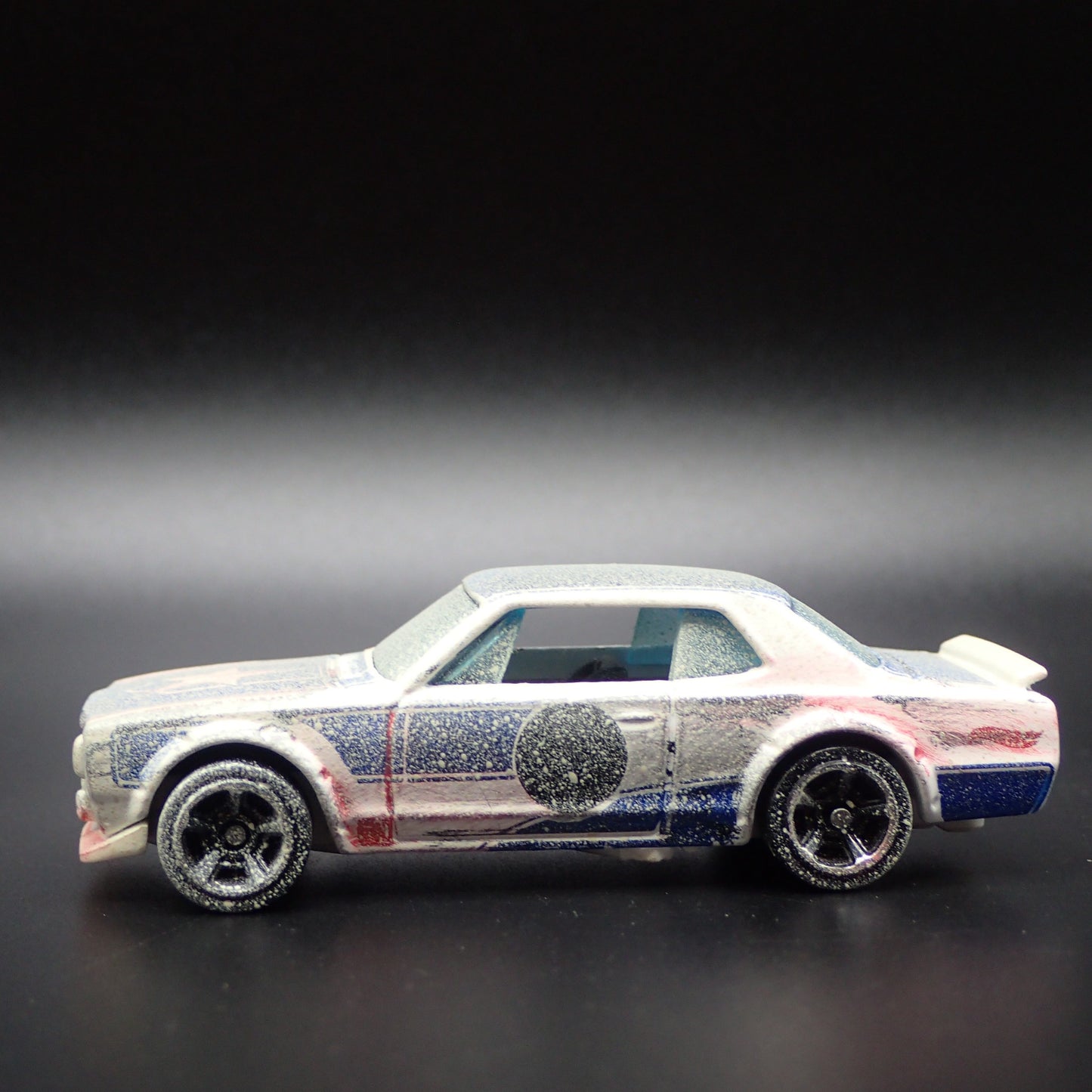 1968-1972 NISSAN SKYLINE 2000 GTX BARN FIND 1:64 SCALE DIORAMA DIECAST MODEL CAR