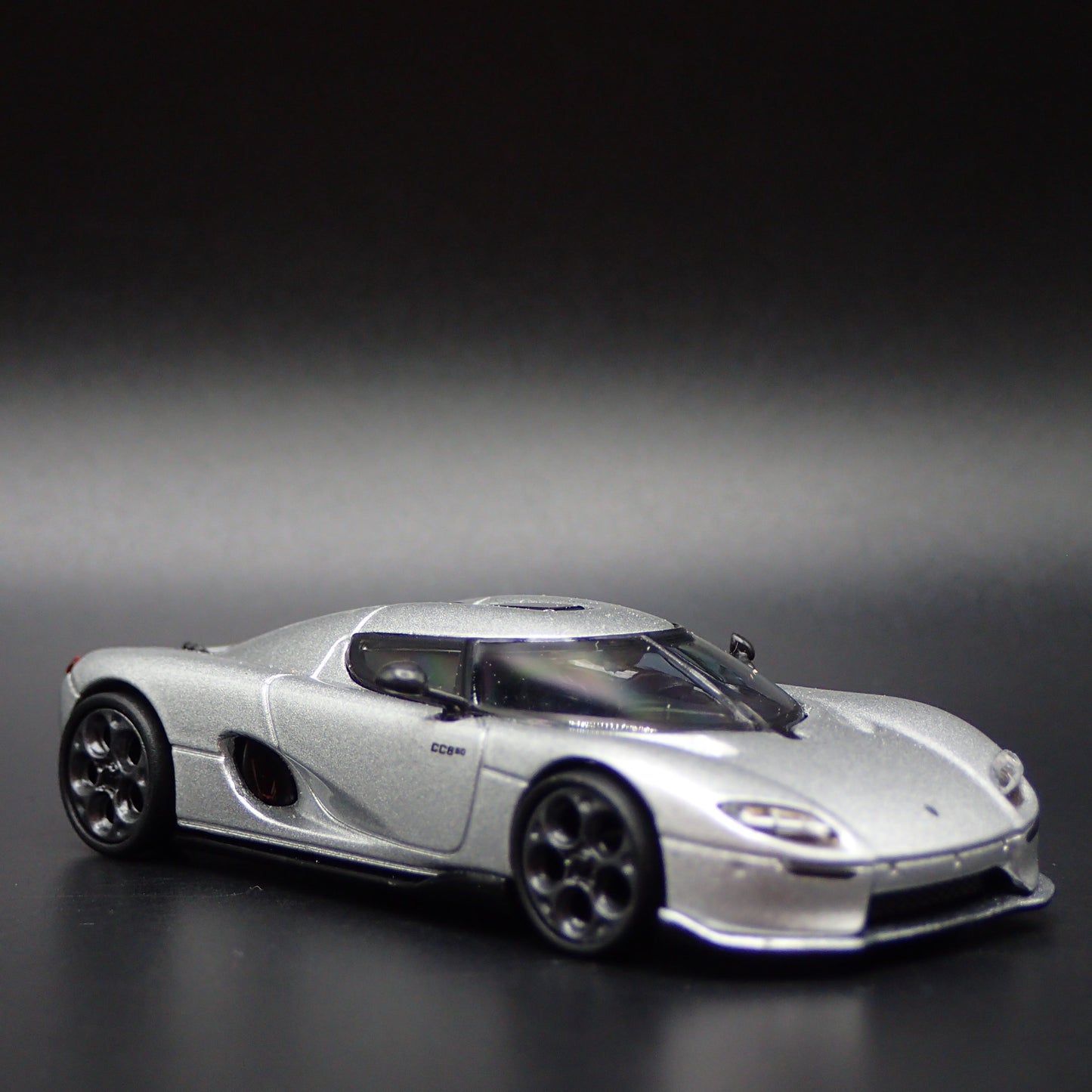 2024-2025 KOENIGSEGG CC850 SUPER CAR SILVER 1:64 SCALE DIORAMA DIECAST MODEL CAR