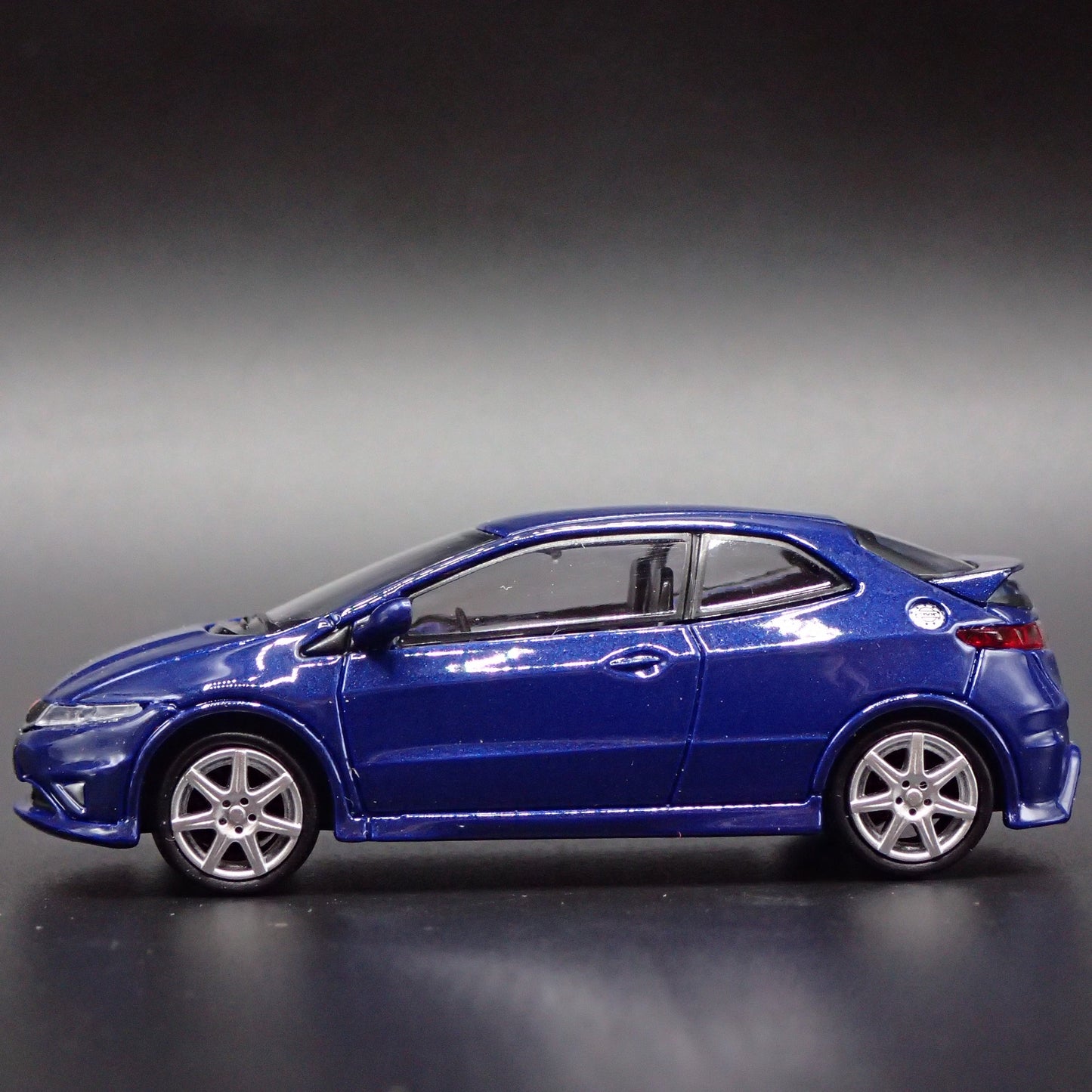 2007-2011 HONDA CIVIC TYPE R FN2 EURO 1:64 SCALE DIORAMA DIECAST MODEL CAR