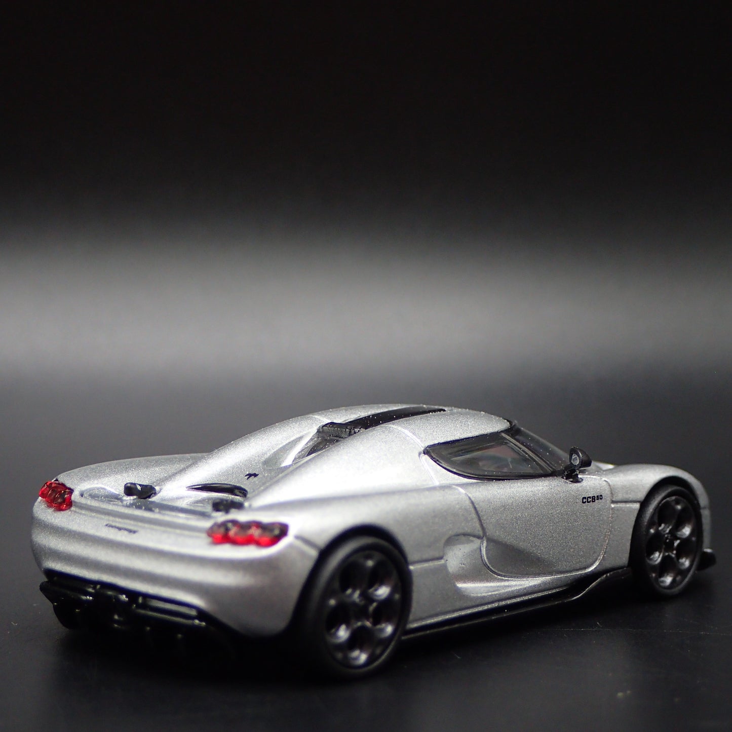 2024-2025 KOENIGSEGG CC850 SUPER CAR SILVER 1:64 SCALE DIORAMA DIECAST MODEL CAR