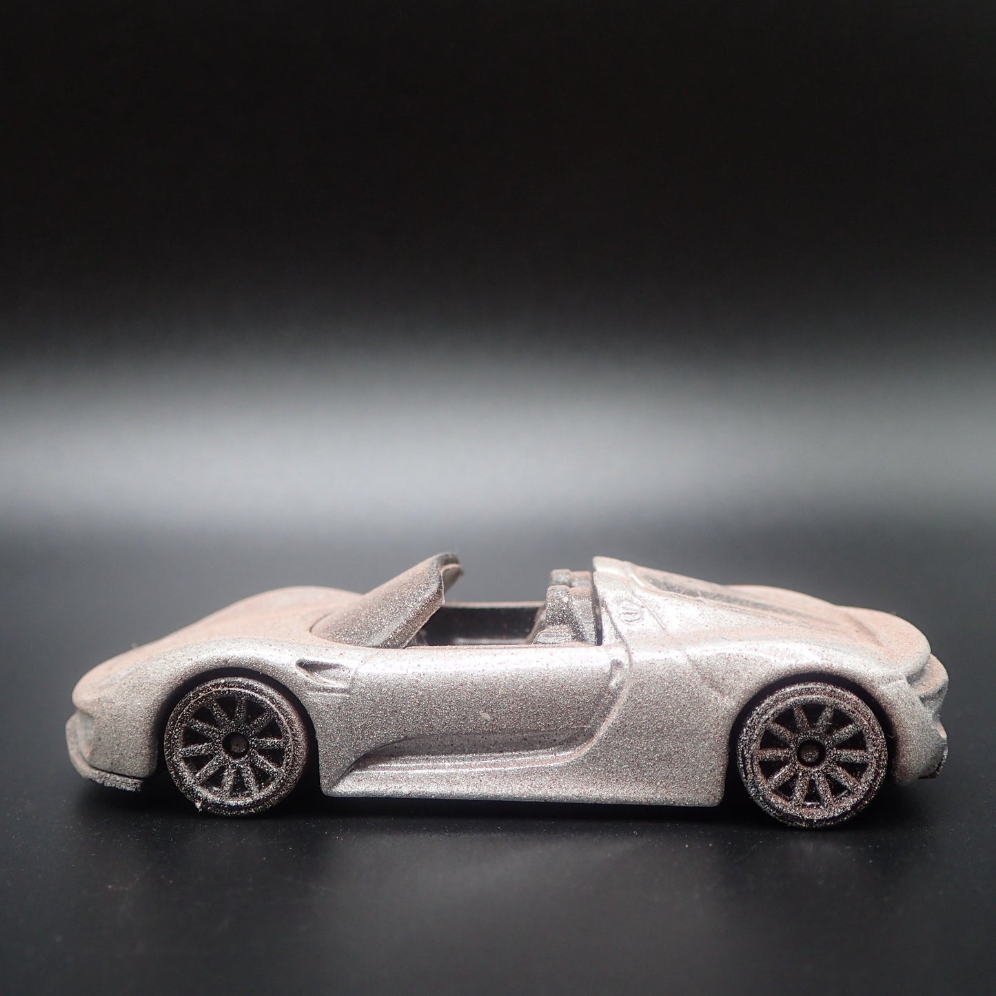 2013-2015 PORSCHE 918 SPYDER SUPER CAR ABANDONED 1:64 SCALE DIECAST MODEL CAR