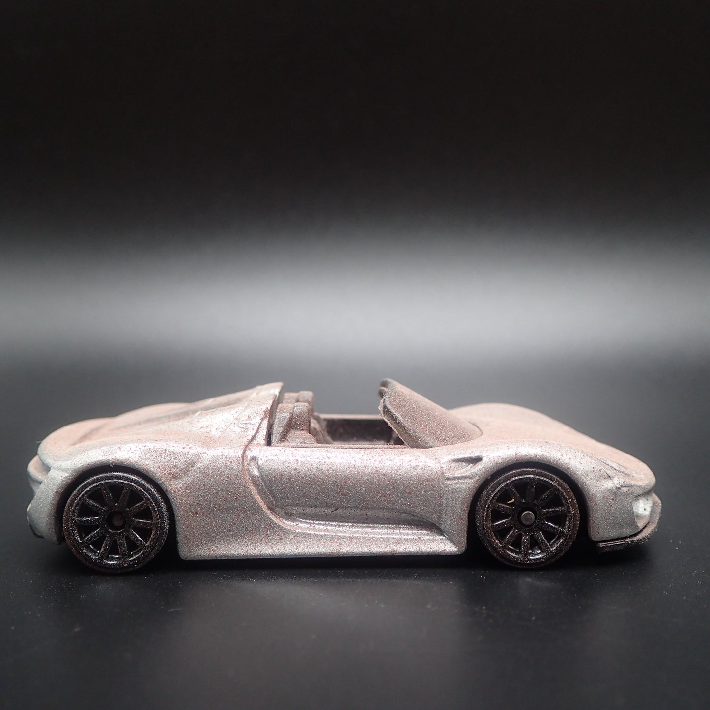 2013-2015 PORSCHE 918 SPYDER SUPER CAR ABANDONED 1:64 SCALE DIECAST MODEL CAR