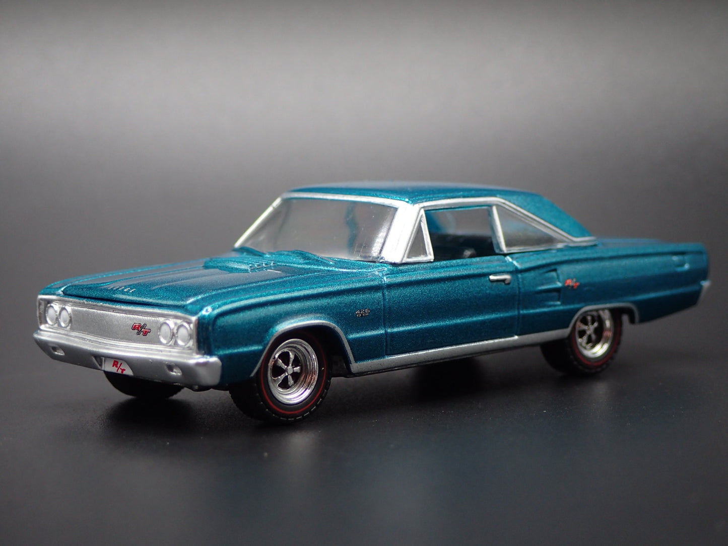 1967 67 DODGE CORONET R/T HEMI 1/64 SCALE COLLECTIBLE DIORAMA DIECAST MODEL CAR