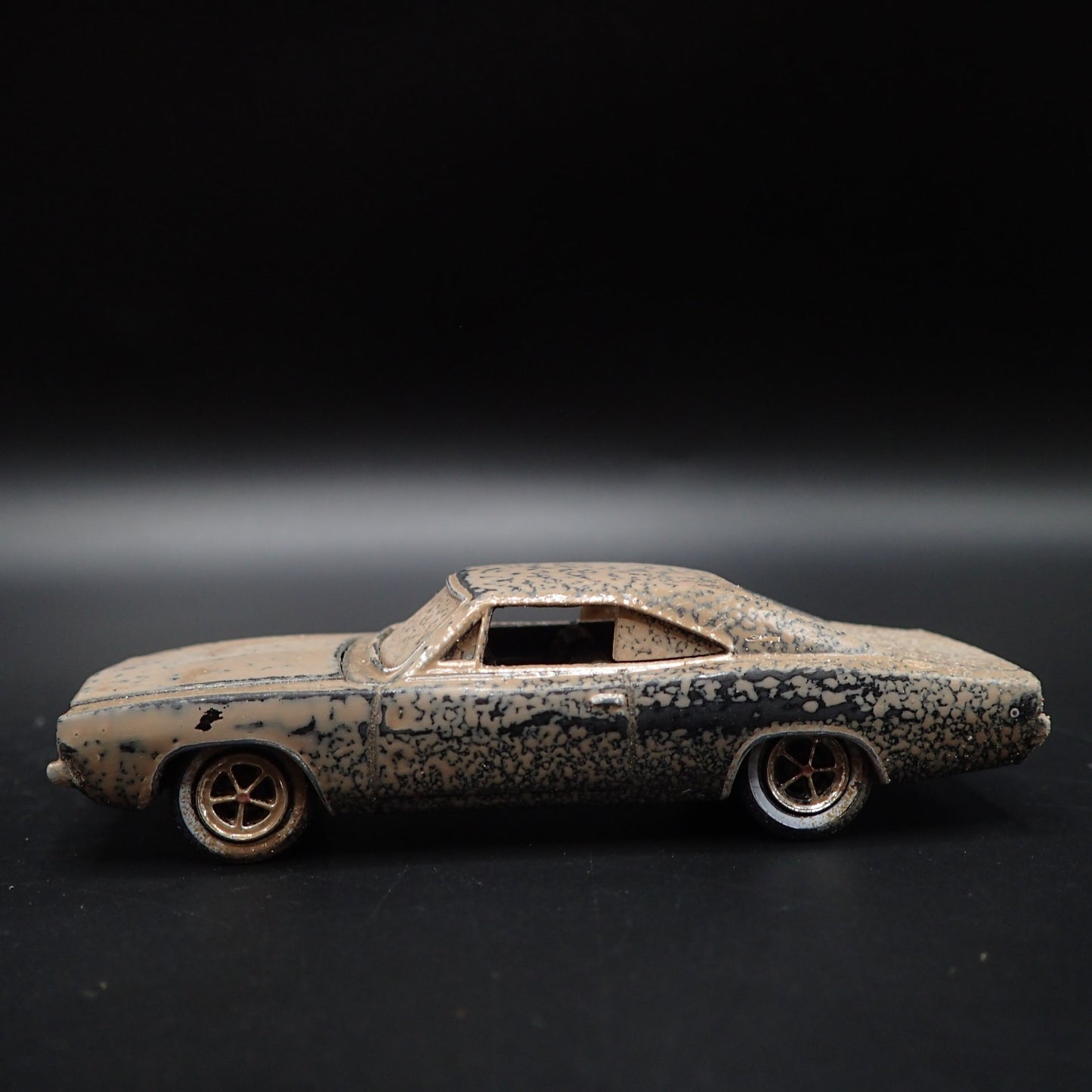 1968 68 DODGE CHARGER R/T BULLITT MOVIE BARN FIND 1:64 SCALE DIECAST MODEL CAR