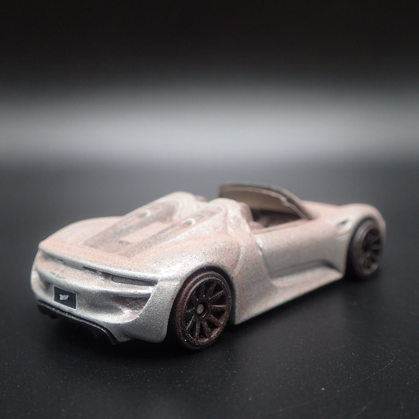 2013-2015 PORSCHE 918 SPYDER SUPER CAR ABANDONED 1:64 SCALE DIECAST MODEL CAR