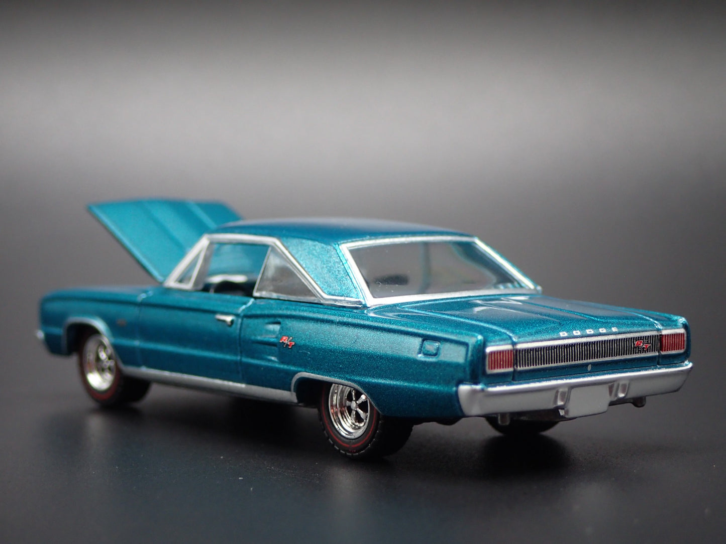 1967 67 DODGE CORONET R/T HEMI 1/64 SCALE COLLECTIBLE DIORAMA DIECAST MODEL CAR