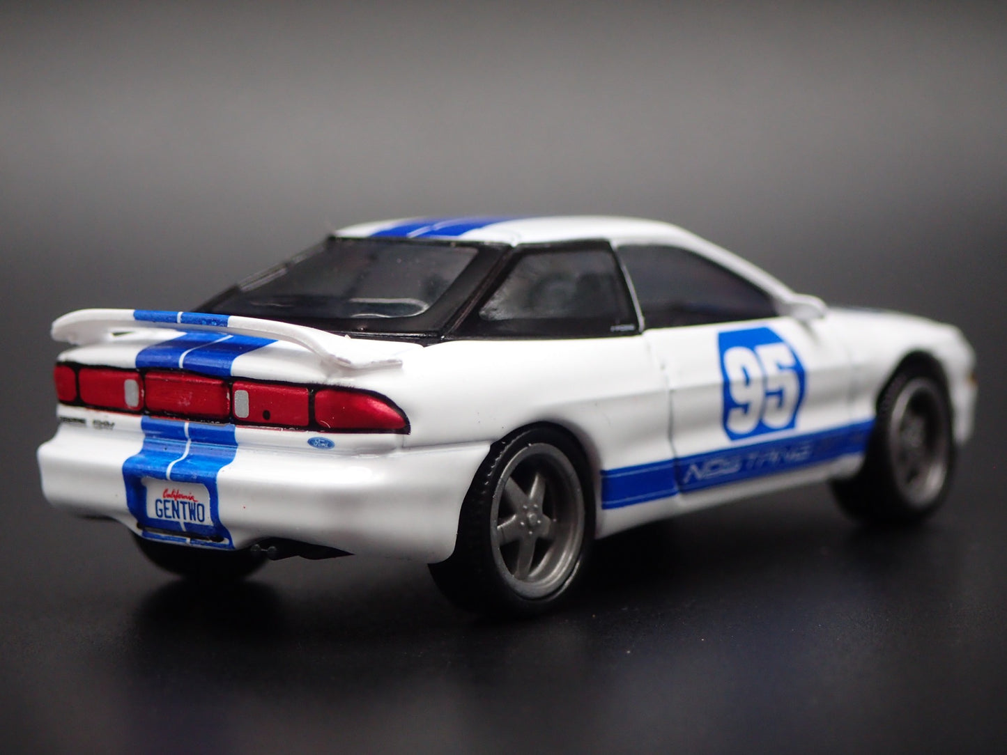 1995 95 FORD PROBE GT WHITE 1:64 SCALE COLLECTIBLE DIORAMA DIECAST MODEL CAR