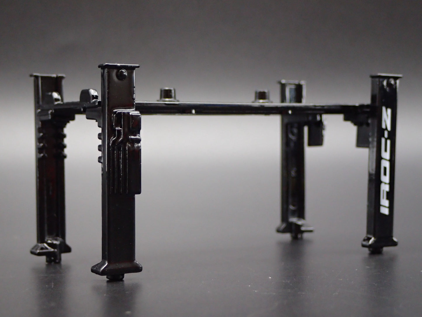 IROC-Z 1:64 SCALE AUTO SHOP MECHANIC GARAGE 4 POST CAR LIFT DIORAMA DIECAST PROP