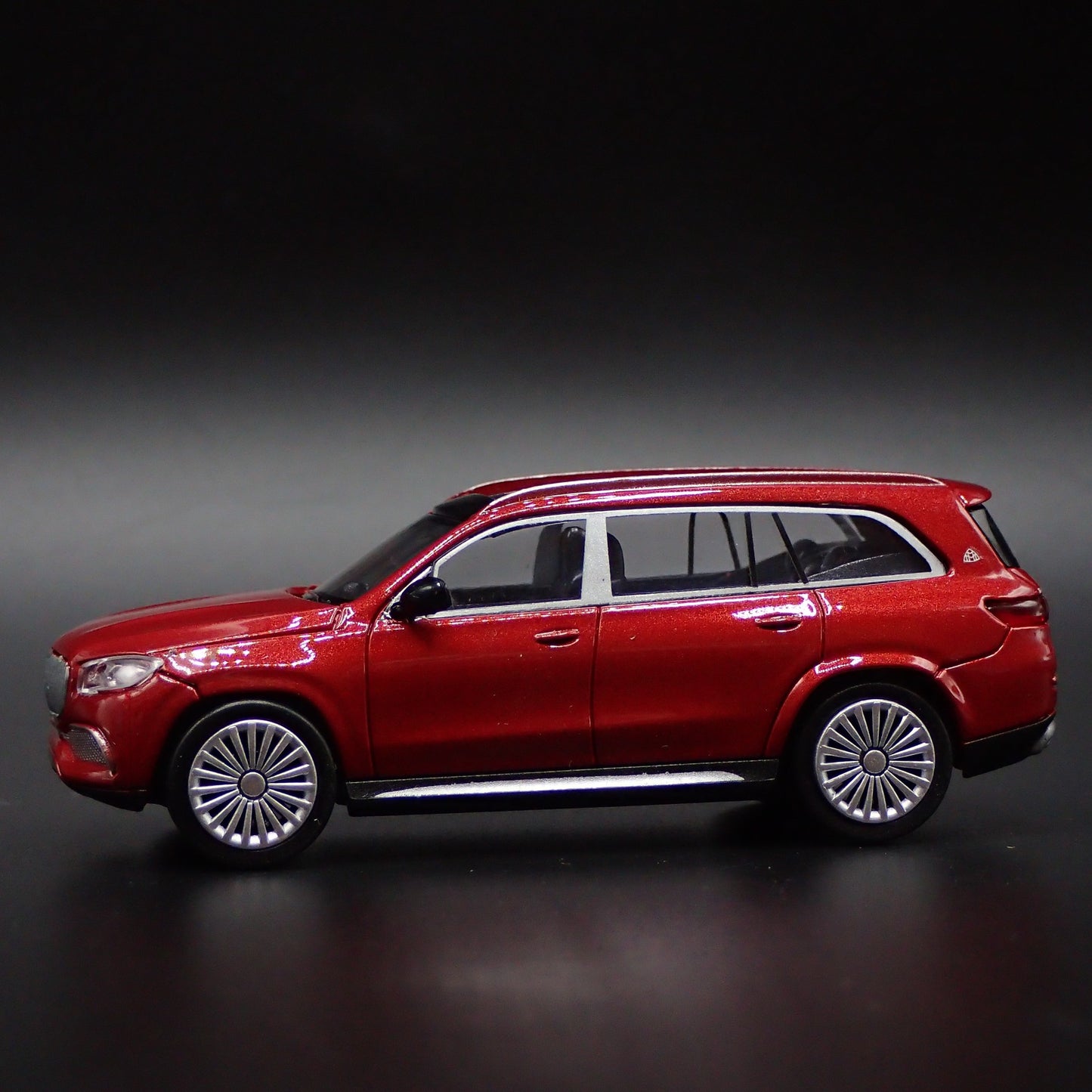 2020-2023 MERCEDES MAYBACH GLS 600 SUV 1:64 SCALE DIORAMA DIECAST MODEL CAR