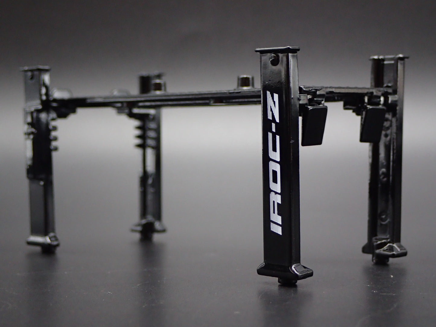 IROC-Z 1:64 SCALE AUTO SHOP MECHANIC GARAGE 4 POST CAR LIFT DIORAMA DIECAST PROP