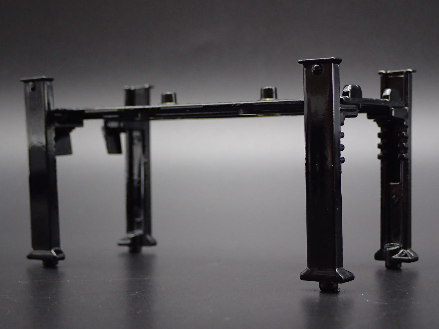 IROC-Z 1:64 SCALE AUTO SHOP MECHANIC GARAGE 4 POST CAR LIFT DIORAMA DIECAST PROP