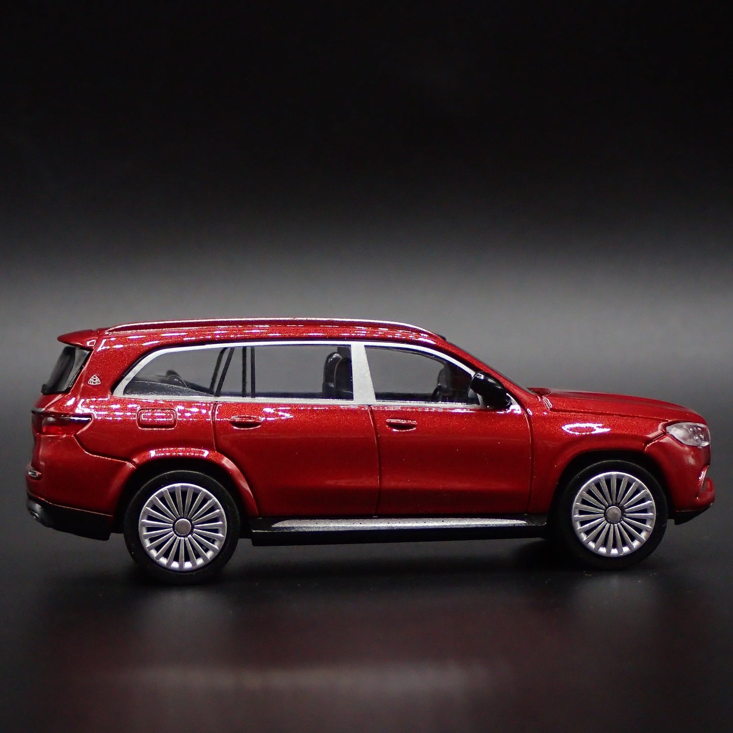 2020-2023 MERCEDES MAYBACH GLS 600 SUV 1:64 SCALE DIORAMA DIECAST MODEL CAR