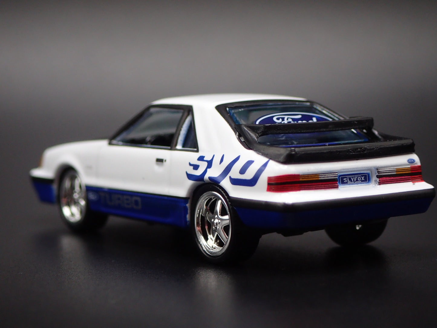 1984 84 FORD MUSTANG SVO FOX BODY WHITE 1:64 SCALE DIORAMA DIECAST MODEL CAR