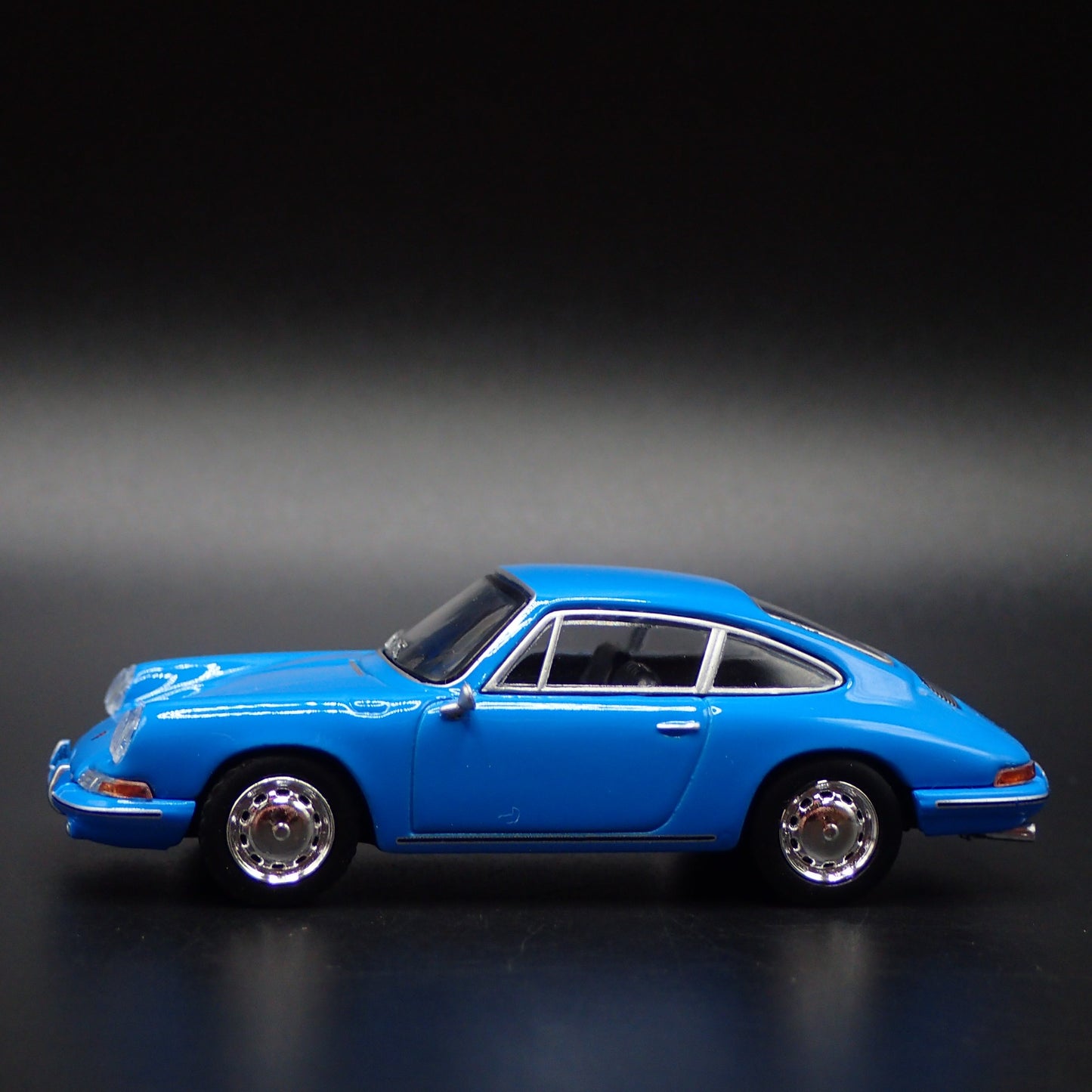 1963-1964 PORSCHE 901 911 BLUE 1:64 SCALE COLLECTIBLE DIORAMA DIECAST MODEL CAR