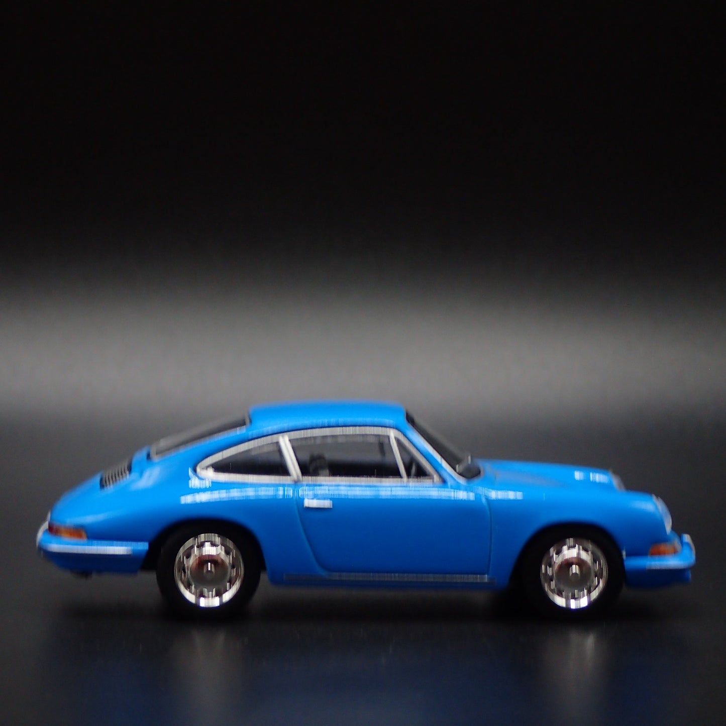 1963-1964 PORSCHE 901 911 BLUE 1:64 SCALE COLLECTIBLE DIORAMA DIECAST MODEL CAR