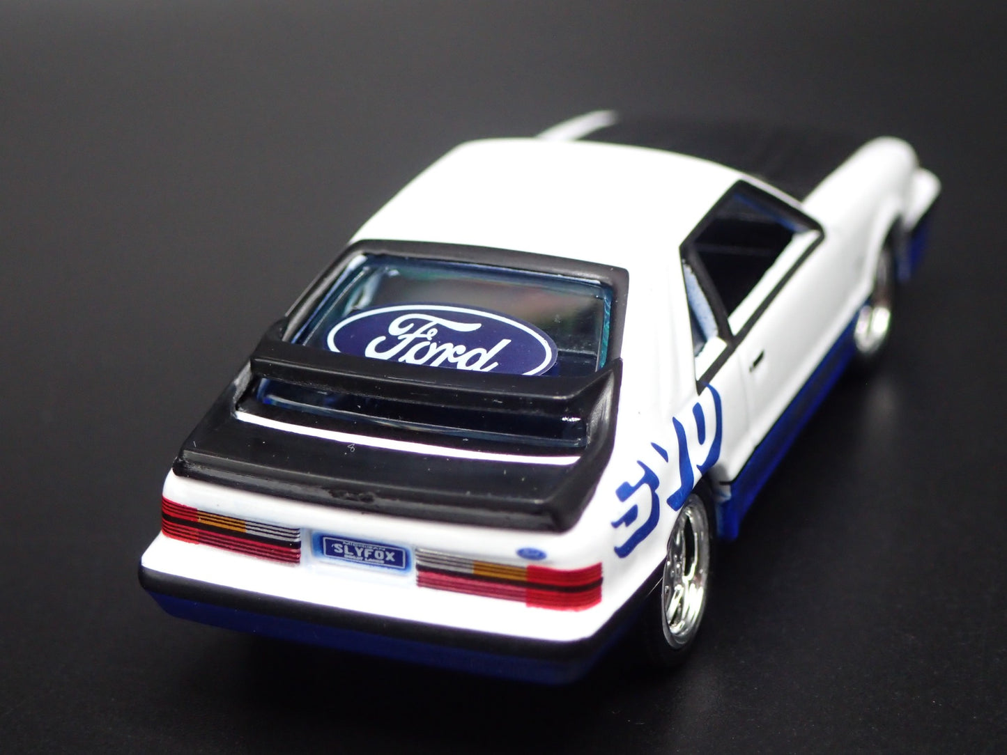 1984 84 FORD MUSTANG SVO FOX BODY WHITE 1:64 SCALE DIORAMA DIECAST MODEL CAR