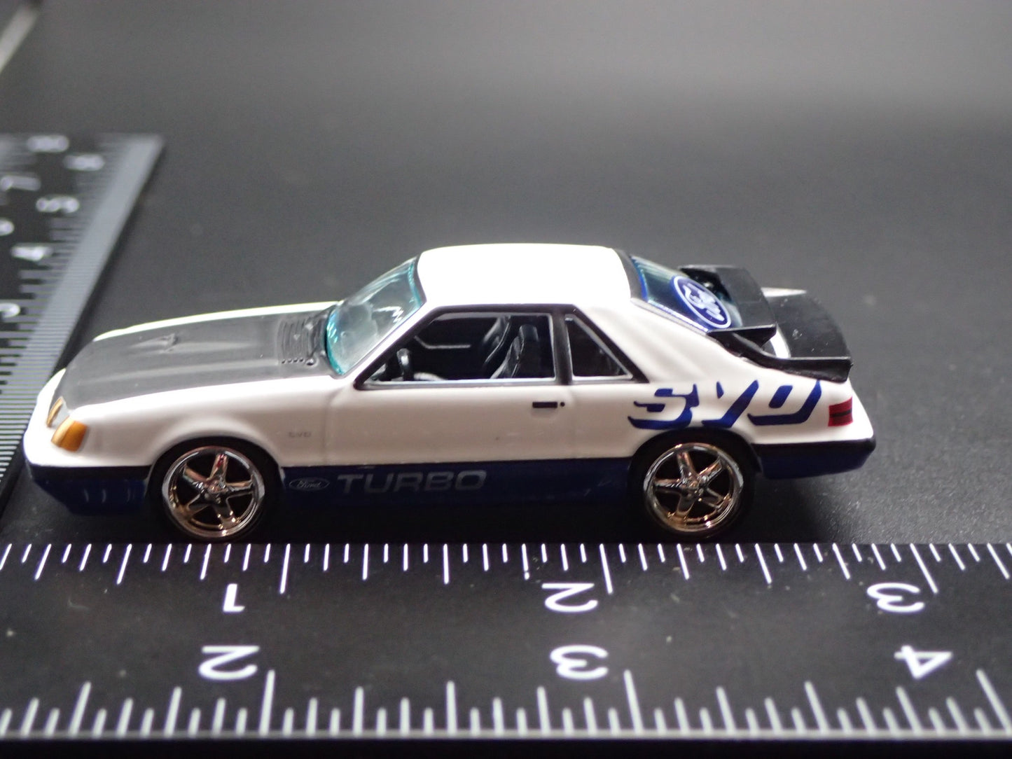 1984 84 FORD MUSTANG SVO FOX BODY WHITE 1:64 SCALE DIORAMA DIECAST MODEL CAR