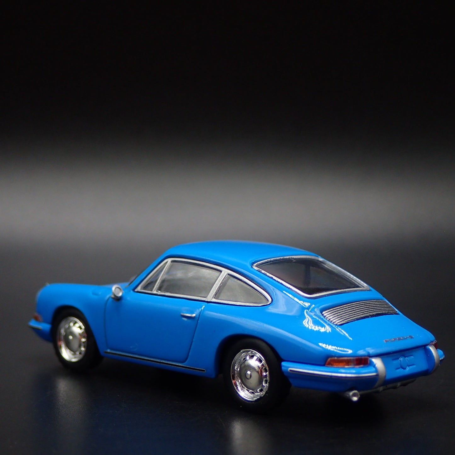 1963-1964 PORSCHE 901 911 BLUE 1:64 SCALE COLLECTIBLE DIORAMA DIECAST MODEL CAR