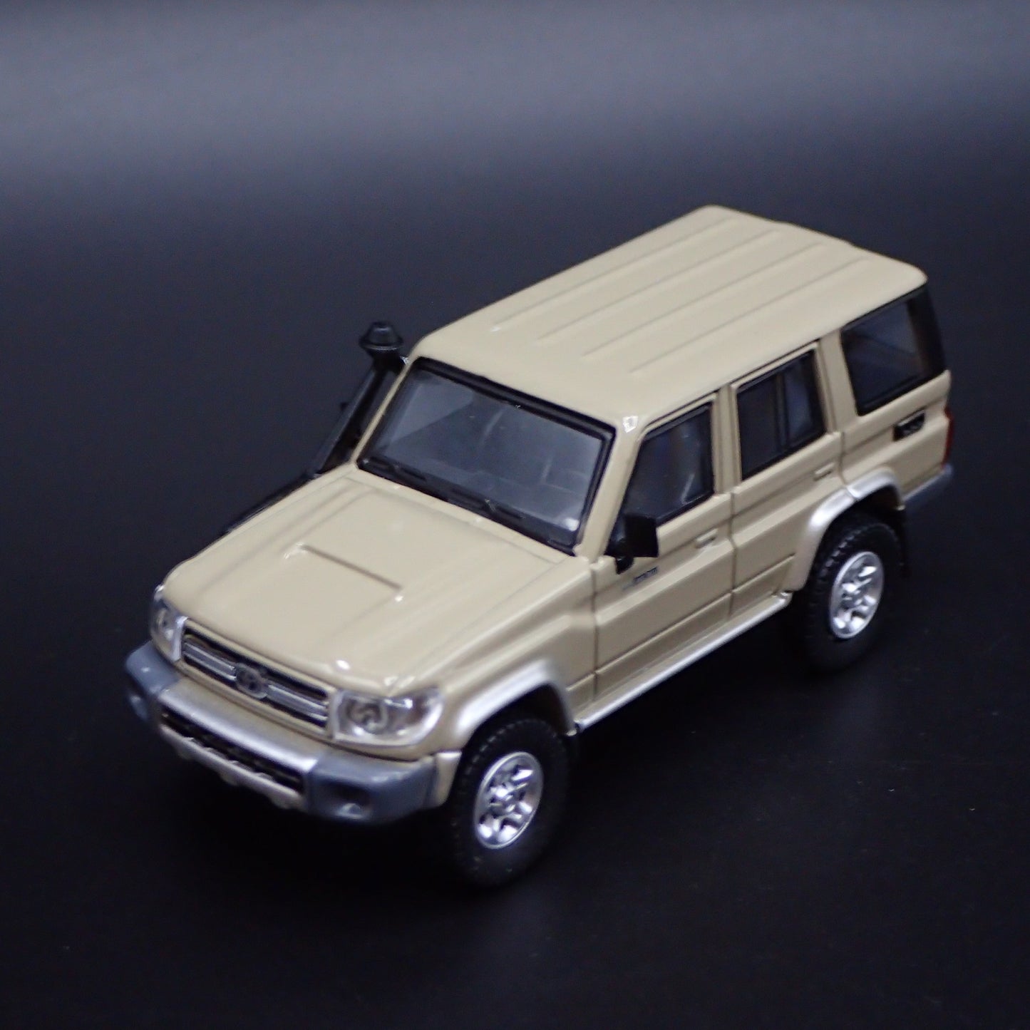 TOYOTA LAND CRUISER 70 SERIES 1/64 SCALE COLLECTIBLE DIORAMA DIECAST MODEL CAR