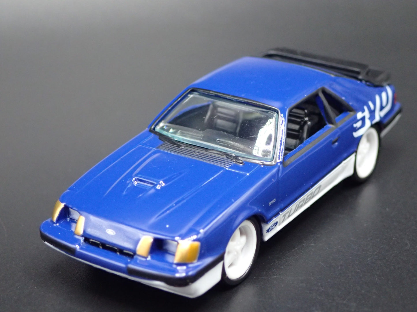 1984 84 FORD MUSTANG SVO FOX BODY BLUE 1:64 SCALE DIORAMA DIECAST MODEL CAR