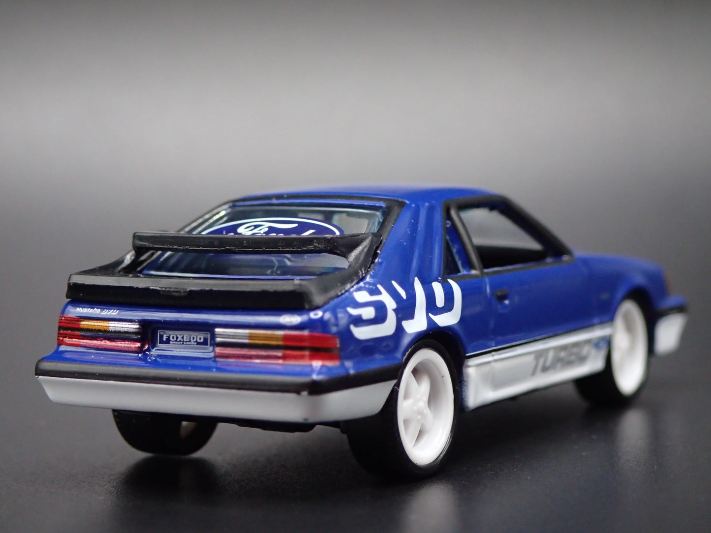 1984 84 FORD MUSTANG SVO FOX BODY BLUE 1:64 SCALE DIORAMA DIECAST MODEL CAR